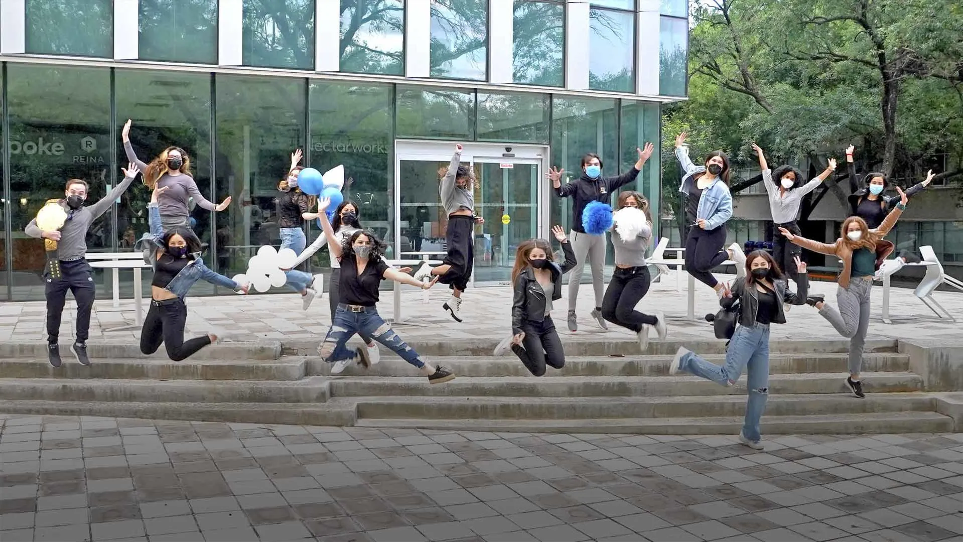 ¡Saltos de esperanza! Visitan alumnos campus Mty en piloto de regreso 