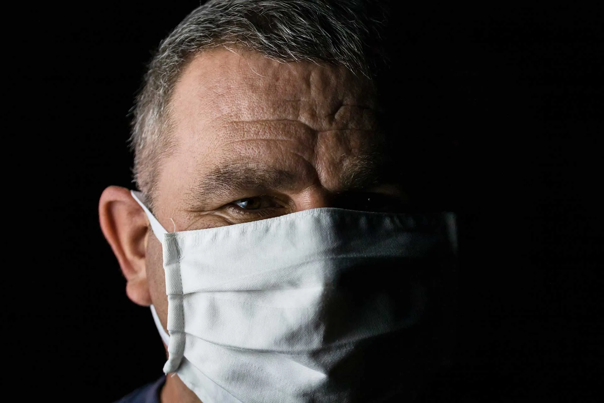 Si me vacuno contra el COVID, ¿aún tengo que usar cubrebocs?