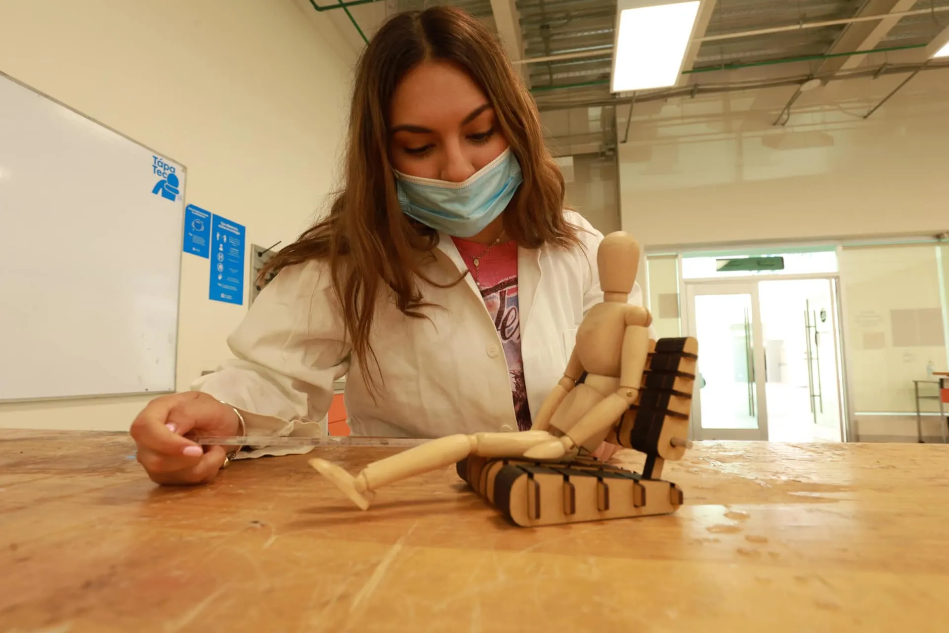 Tec Guadalajara y Universidad de Chicago diseñan muebles para home office