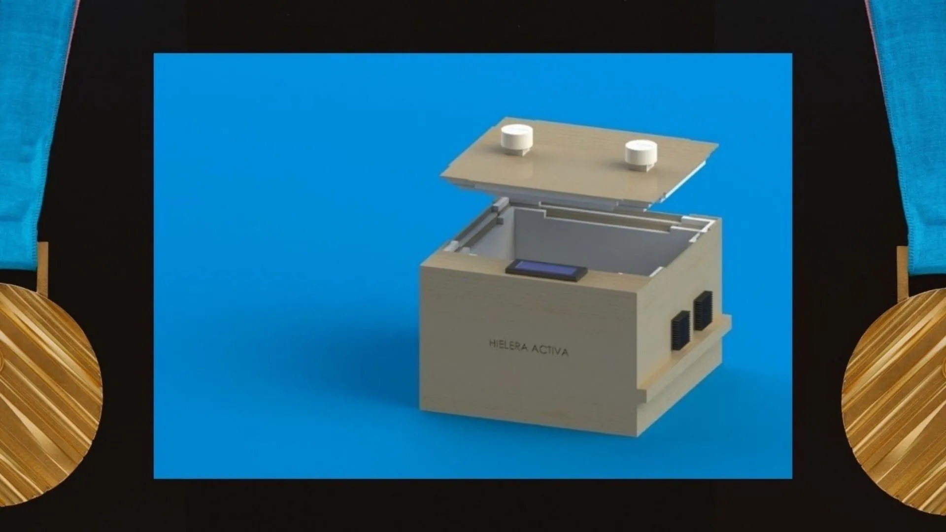 Emanuel y César, estudiantes de ingeniería mecatrónica, fueron galardonados con el oro por su innovador proyecto de tecnología.