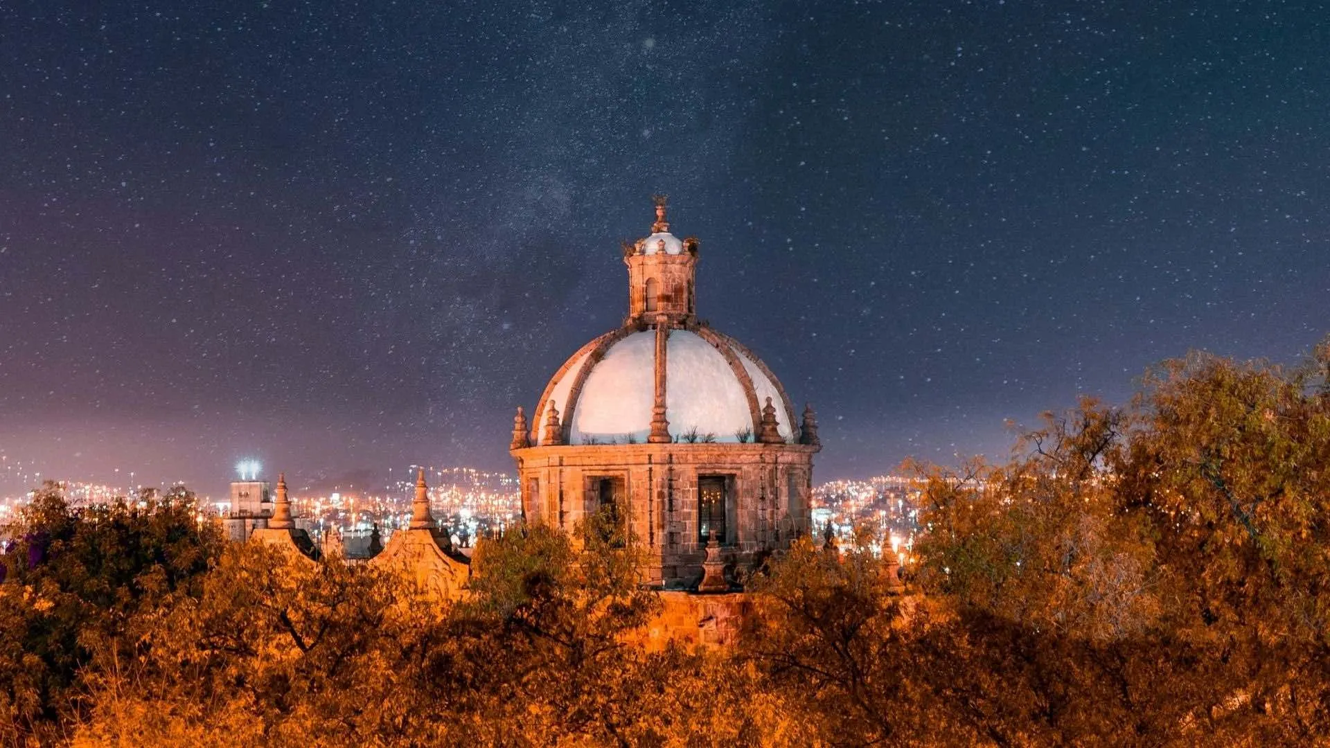 Joven moreliano gana Condecoración al Mérito Juvenil dada por el Ayuntamiento de Morelia.