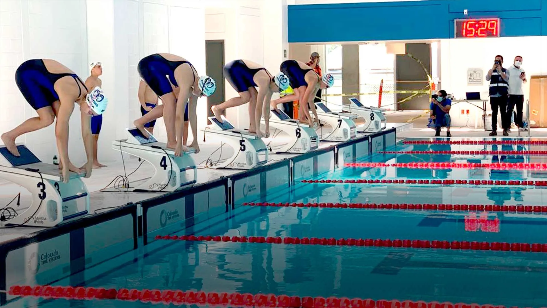 ¡A nadar! Entrenan Borregos de natación en regreso