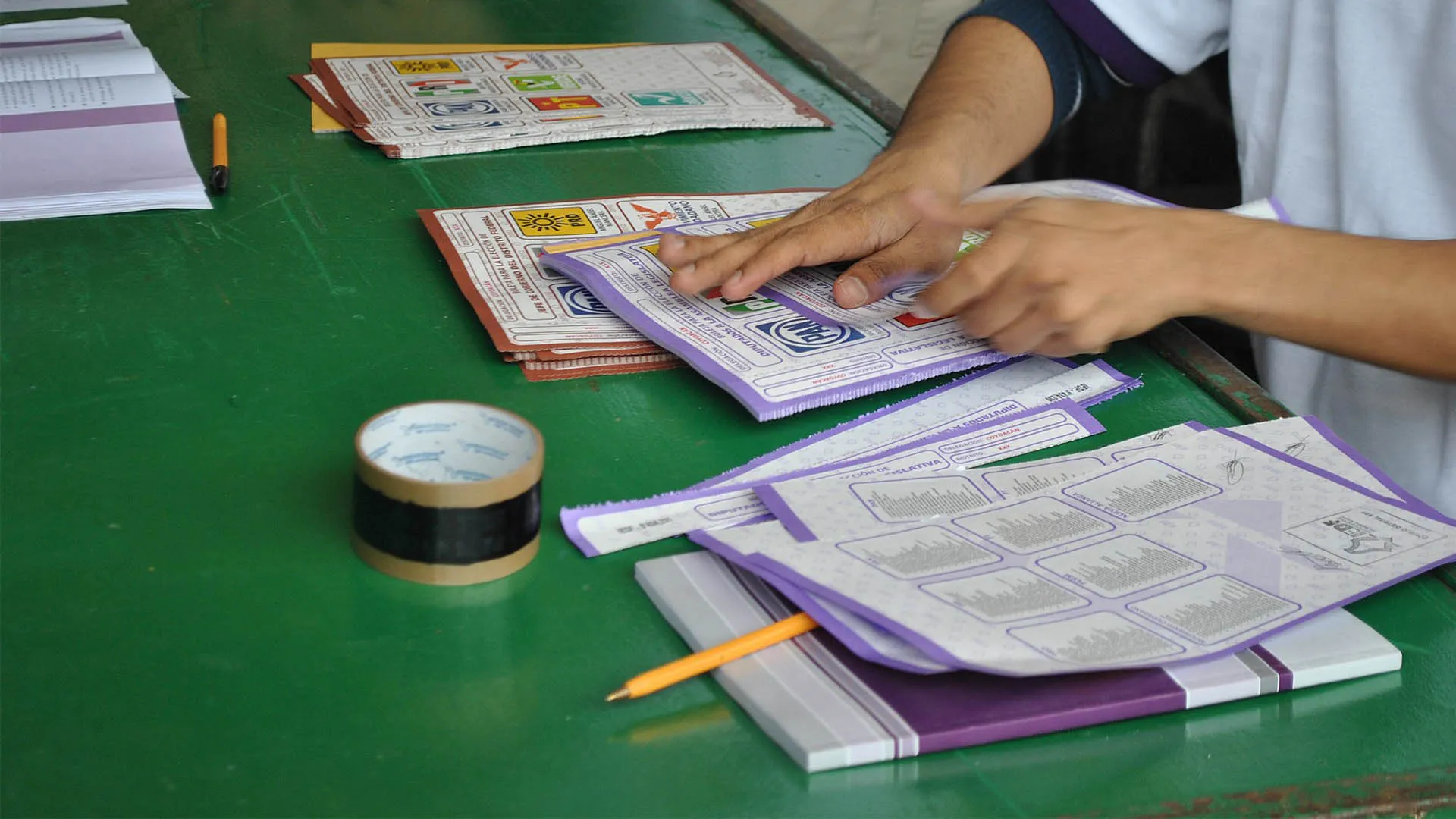 Comparte profesora su experiencia en comité de Elecciones 2021