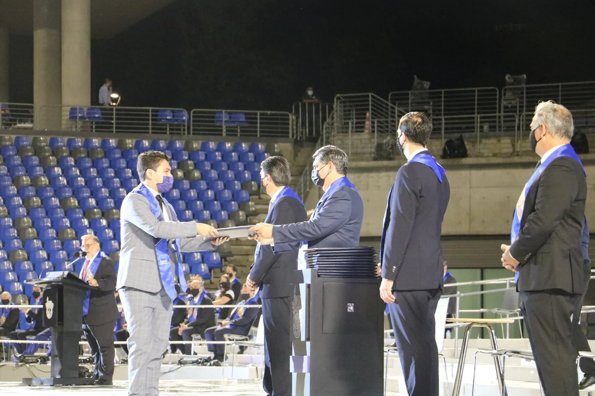 Cumplen sueño de graduación presencial en campus Monterrey