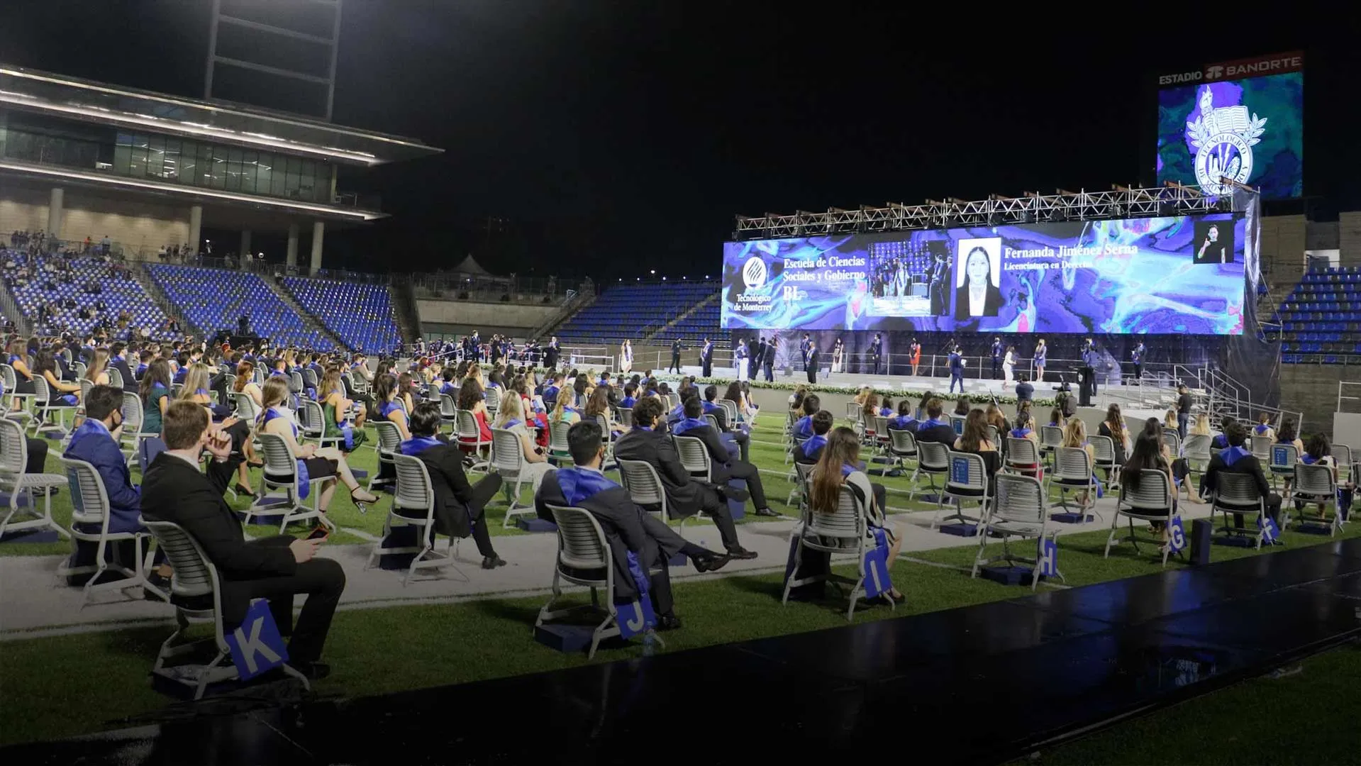Continúan graduaciones de campus MTY en el Estadio de los Borregos