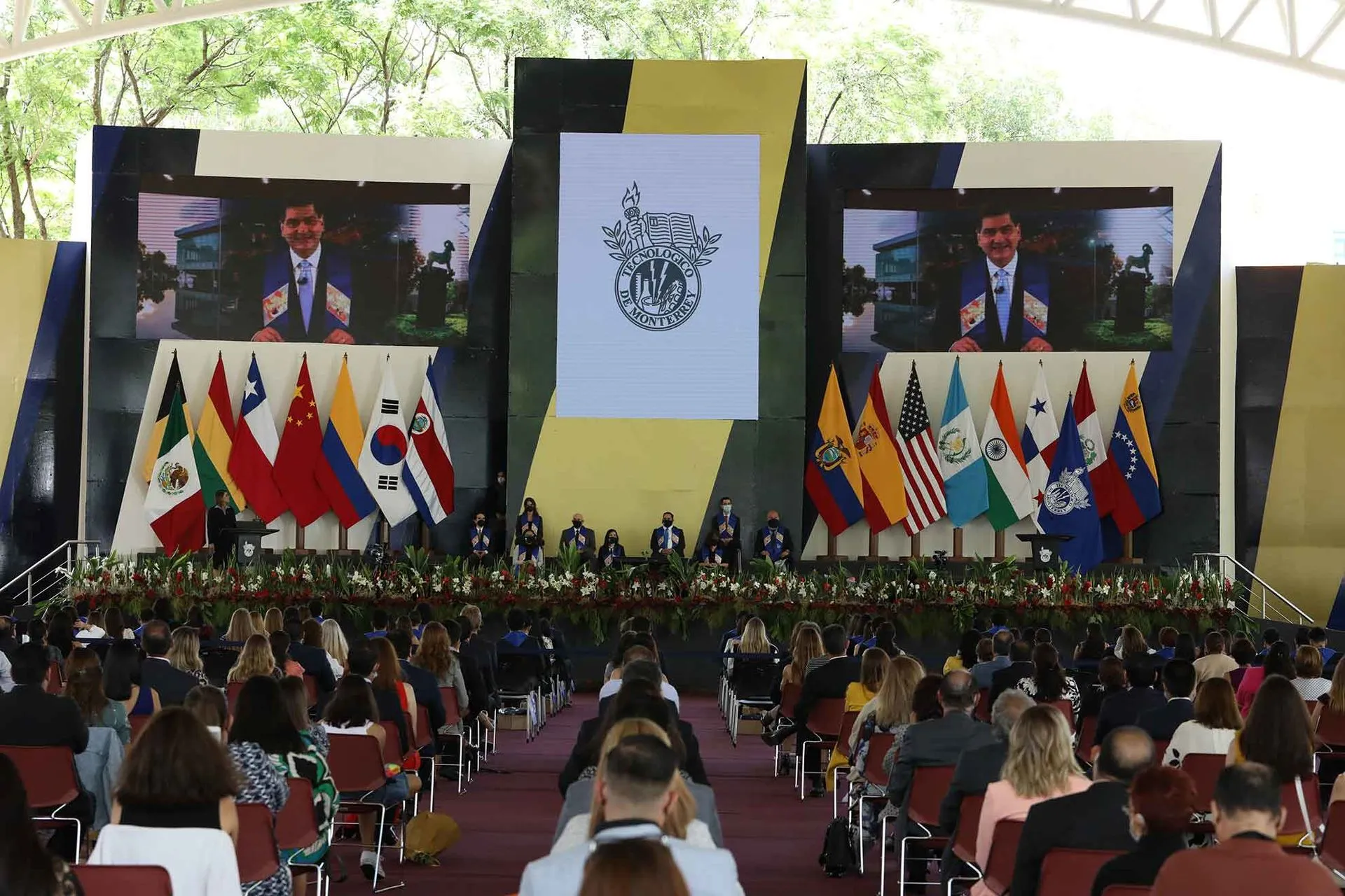 Viven graduación presencial en Tec, campus Guadalajara.