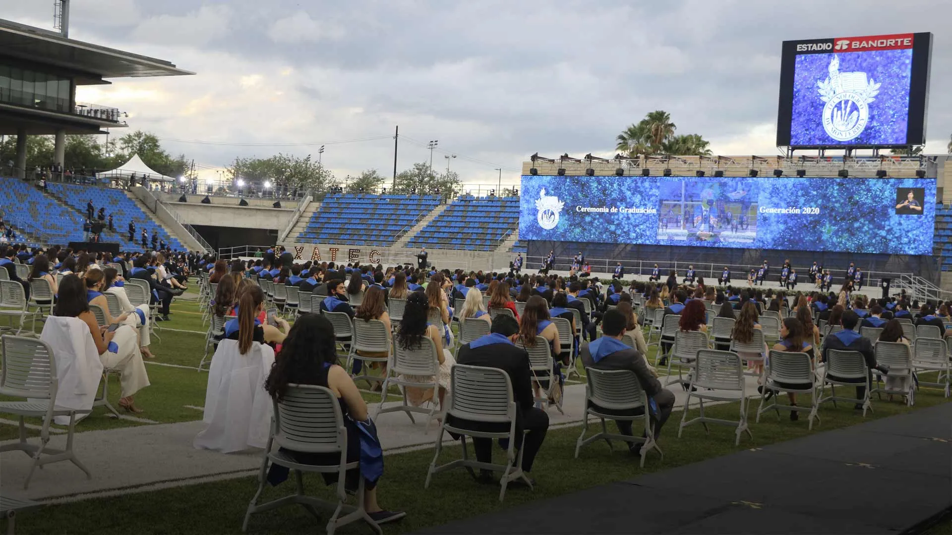 Continúa celebración de Generación 2020 en el Estadio de los Borregos