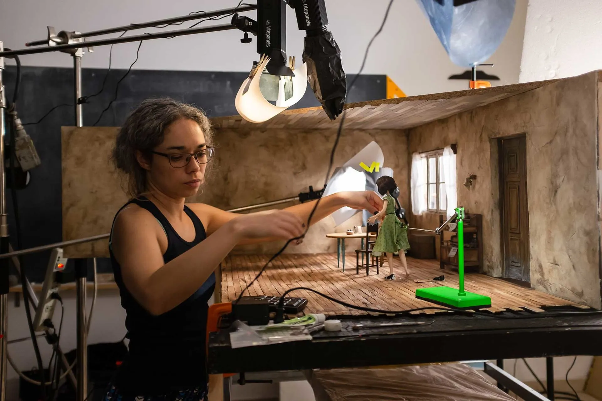 Profesora del Tec Guadalajara fue directora de arte en video musical animado de Glorybots.