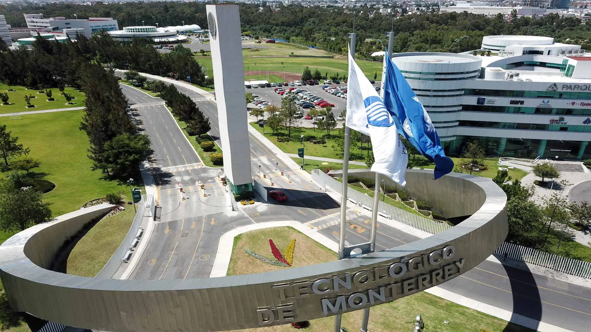 El Tecnológico de Monterrey está comprometido en fortalecer la educación de estudiantes de la Región Sur del País.