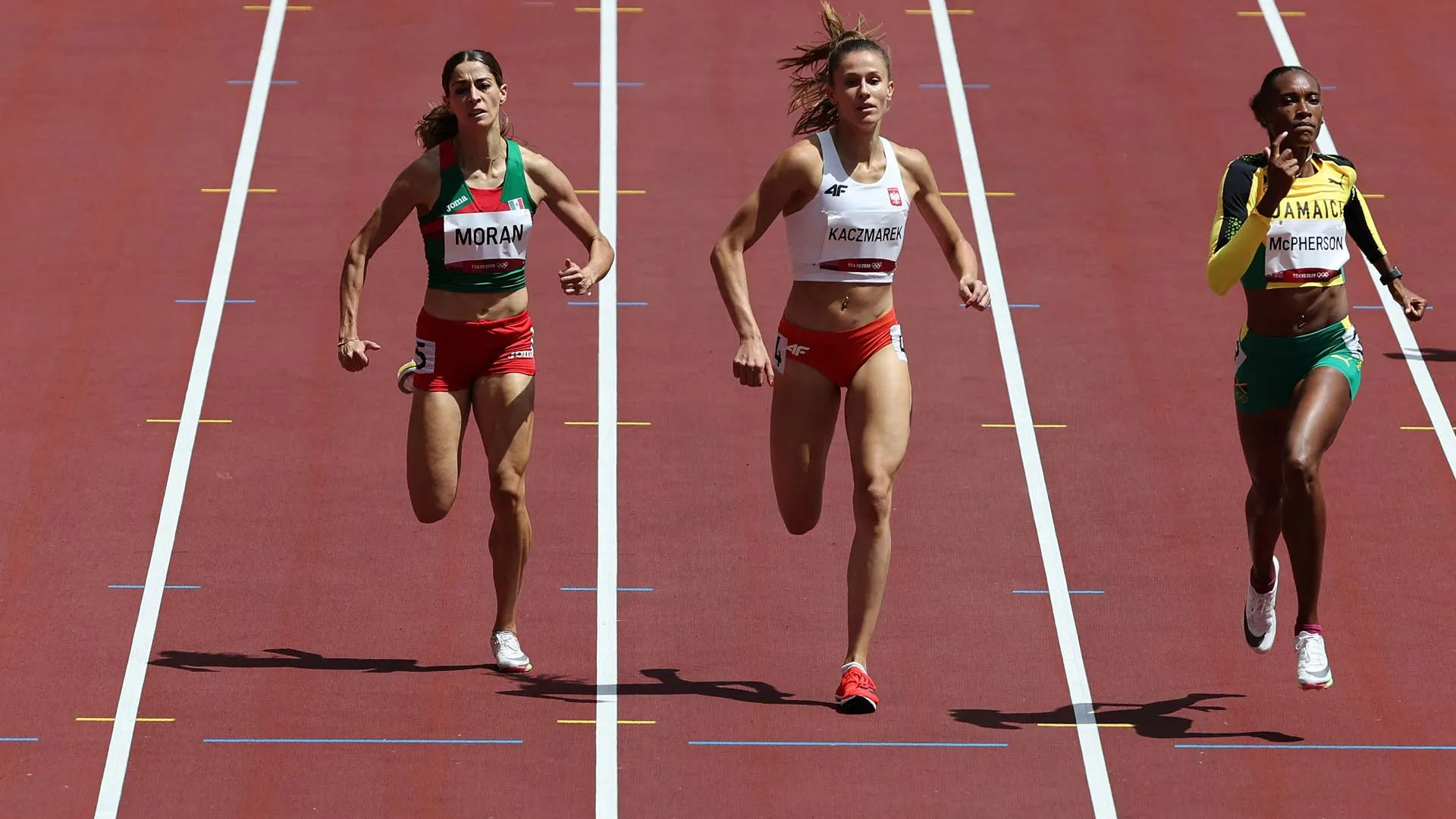 Paola Morán atleta destacada de Borregos Tec logró su pase a semifinales de 400 metros planos en Tokio 2020.