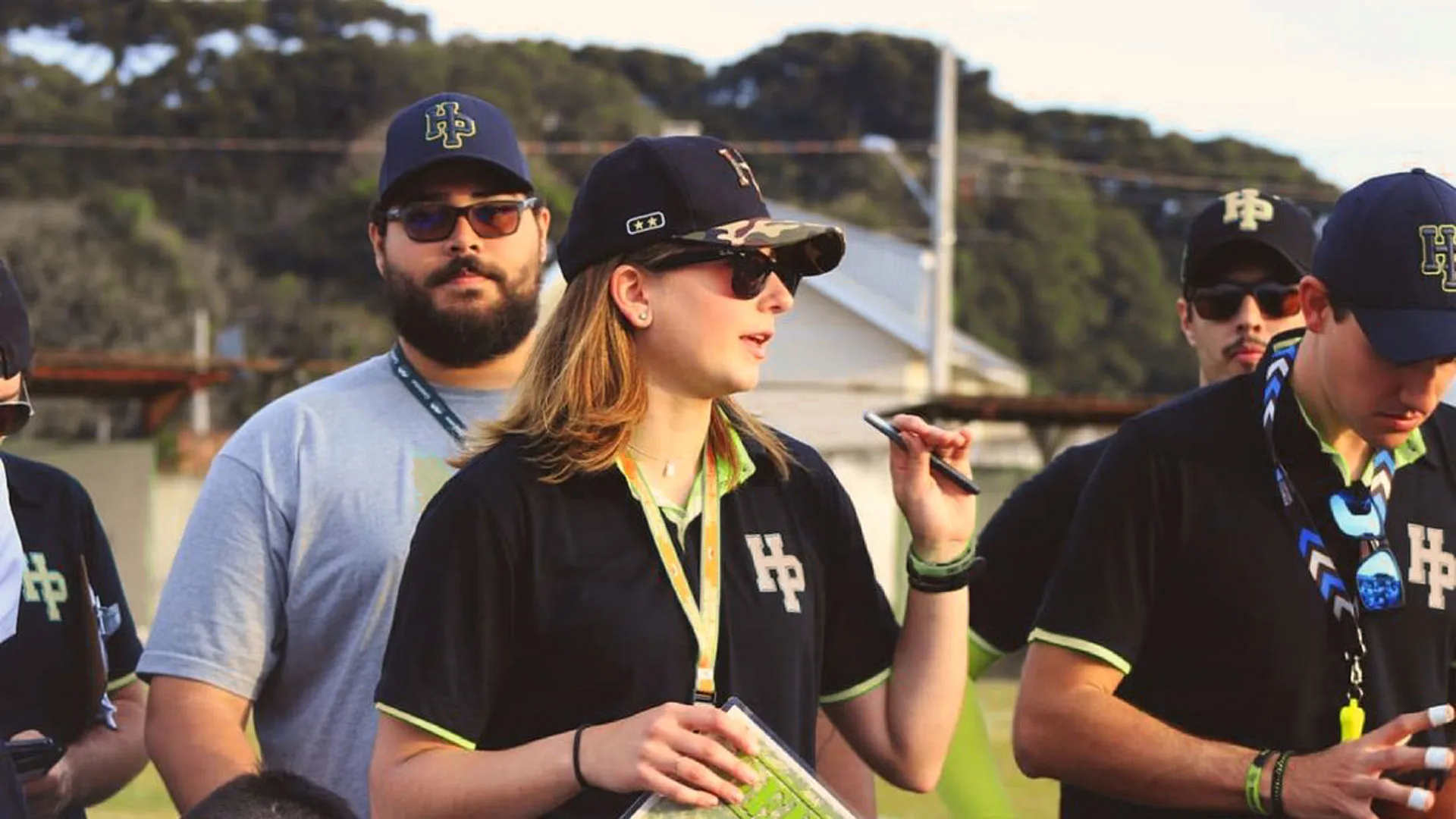 La brasileña, Ester Alencar, como coach del Paraná HP