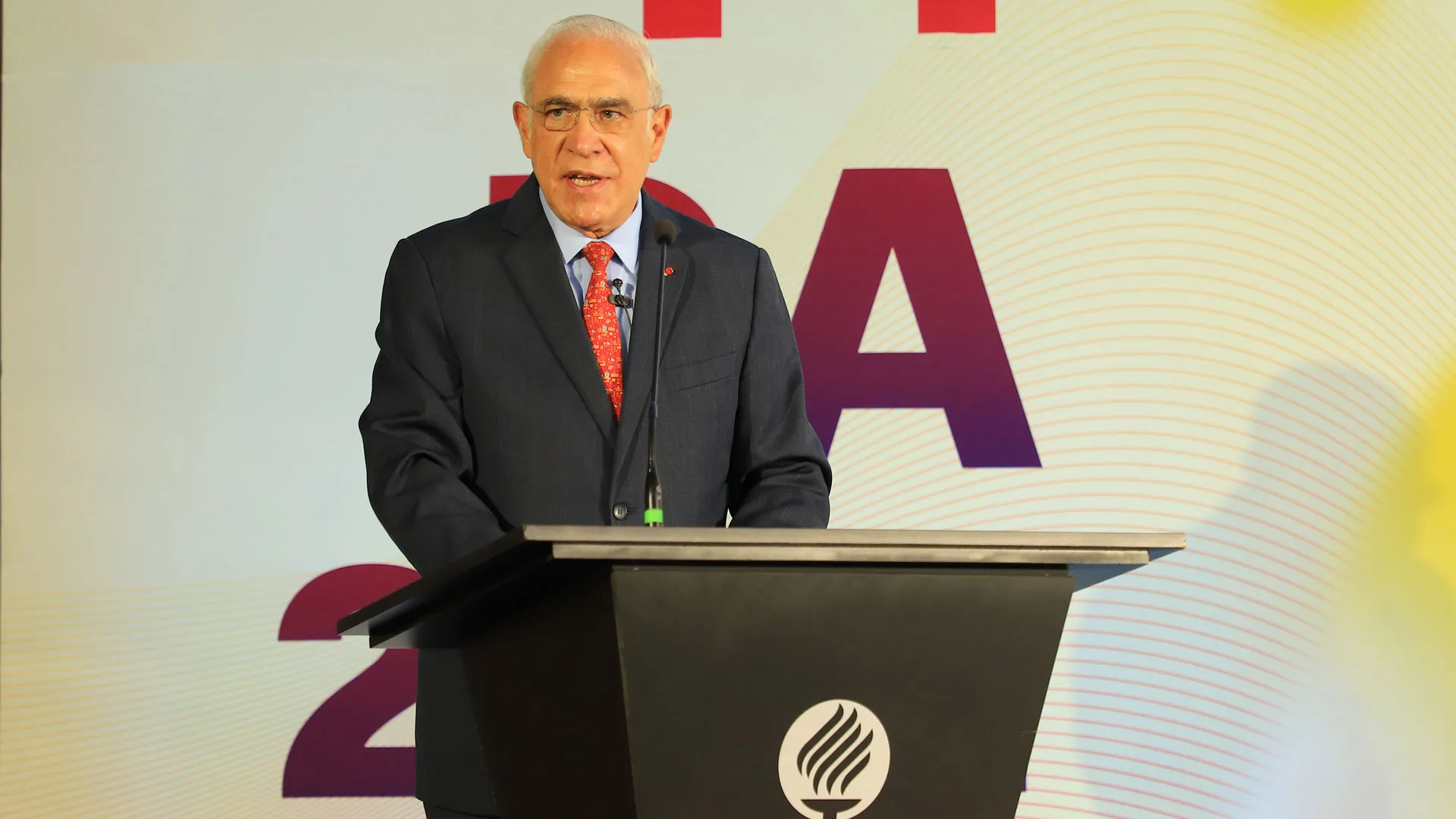 Former head of the OECD urges students to reduce inequality