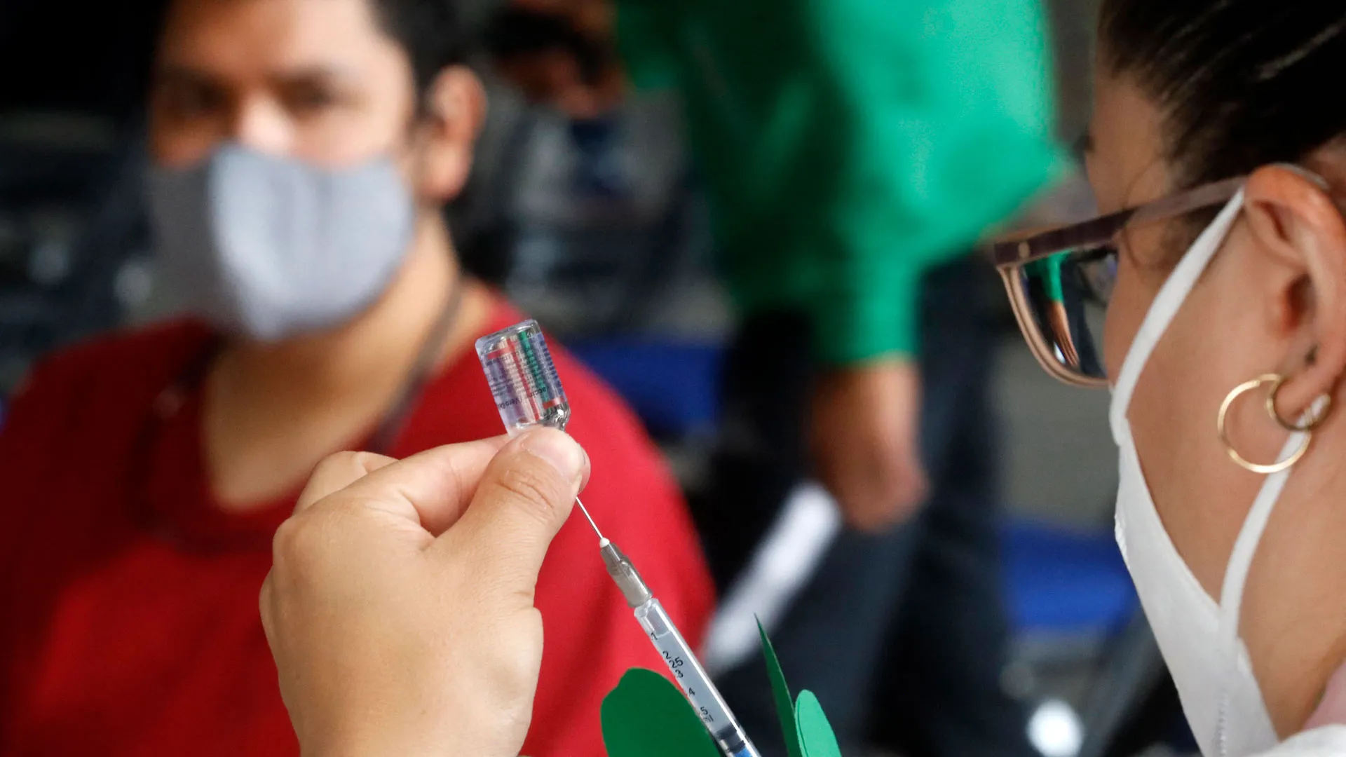 Expertos en salud prevén pico de tercera ola COVID a finales de agosto