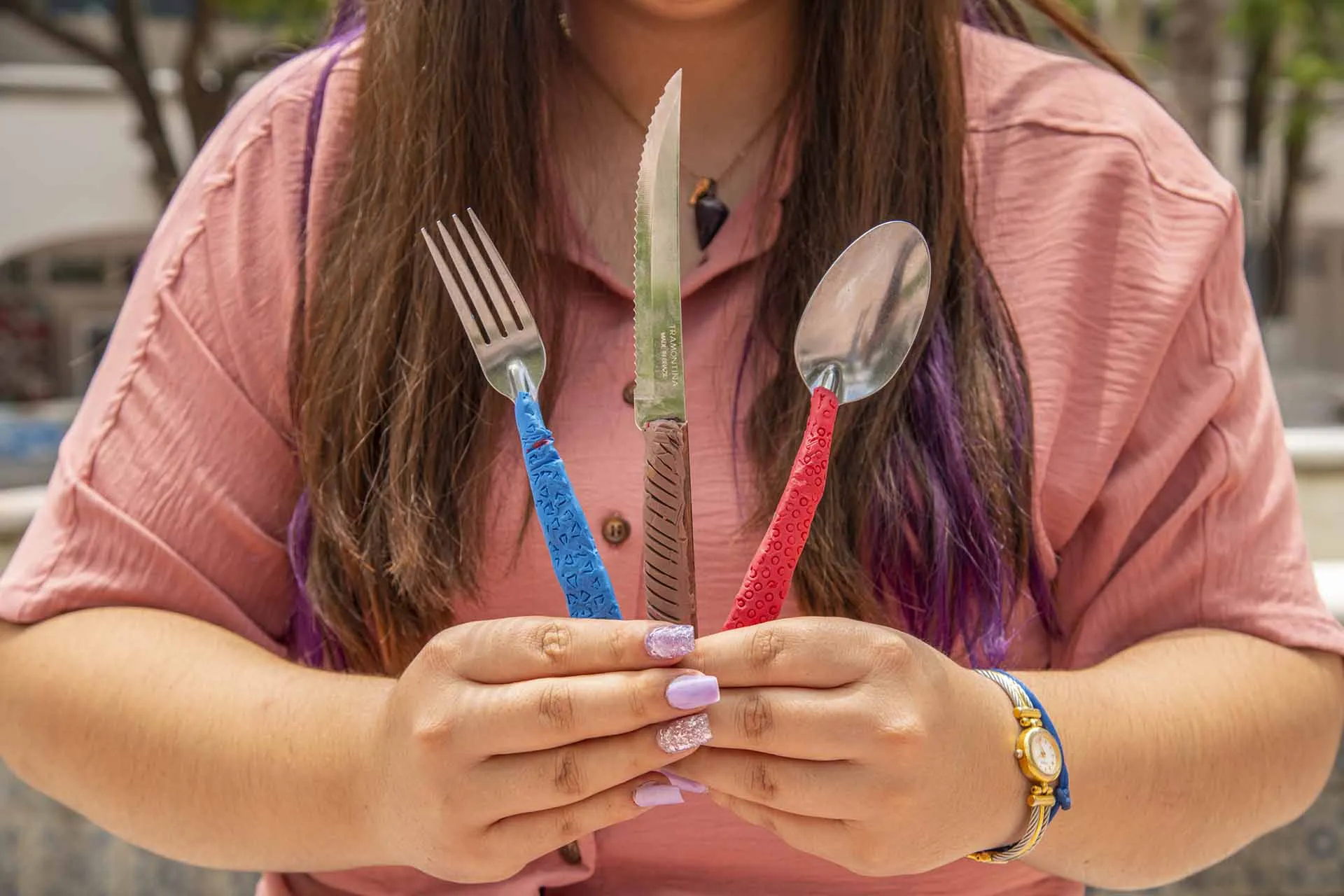 Alejandra Tovar, estudiante de Diseño Industrial del Tec de Monterrey, ganó el concurso de diseño James Dyson Award 2021 con su proyecto de cubiertos Triada.