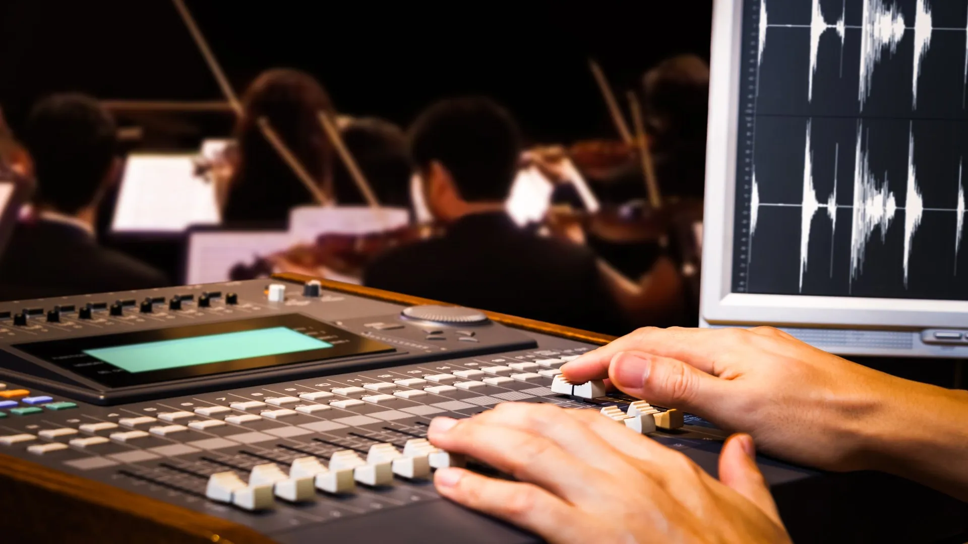 Oscar Pérez Alcalá, compositor de música y profesor del Tec de Monterrey compuso la música del videojuego Greak.