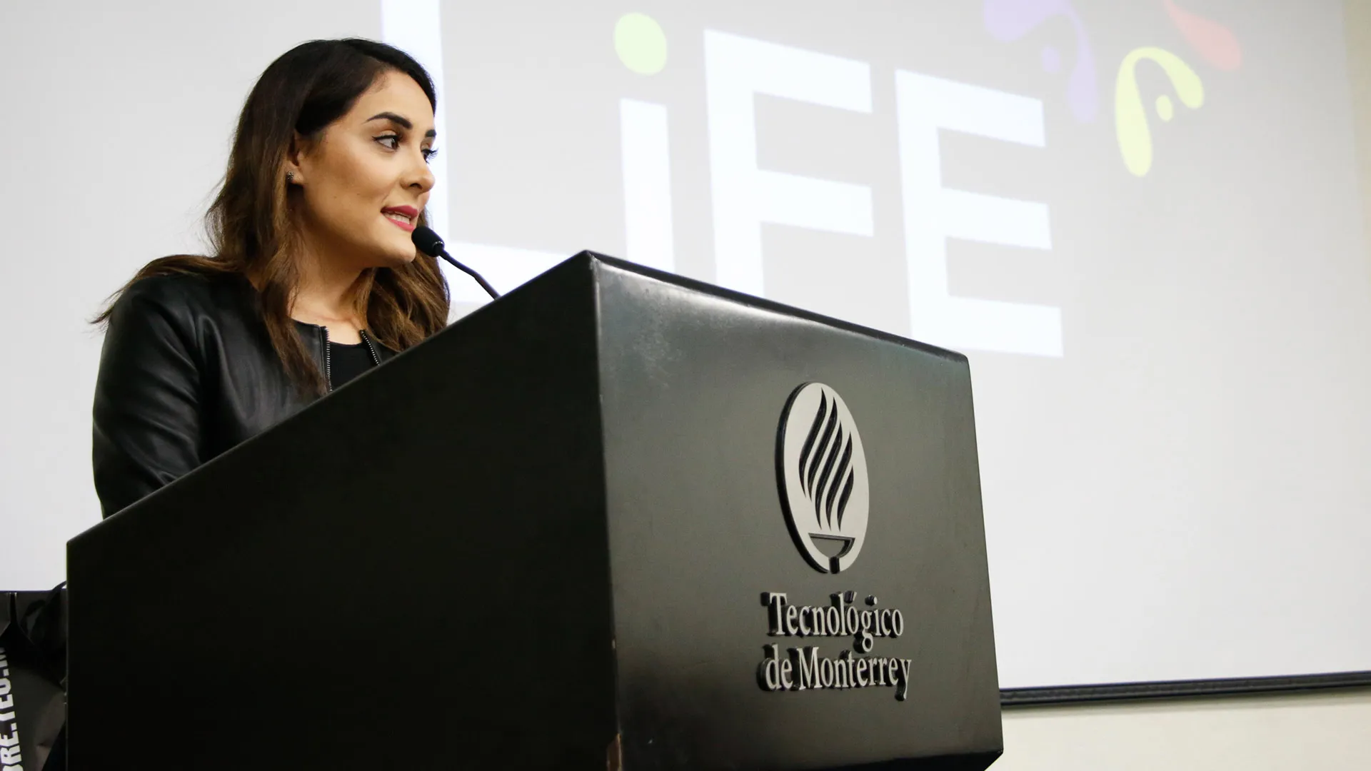 Conferencia de Paly Parga