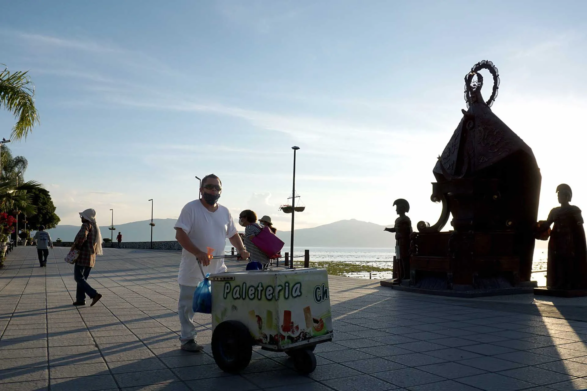 Ximena Ocampo, profesora y EXATEC del campus Querétaro gana una beca por su proyecto enfocado a conocer nuevas formas de ocupar el espacio público. 
