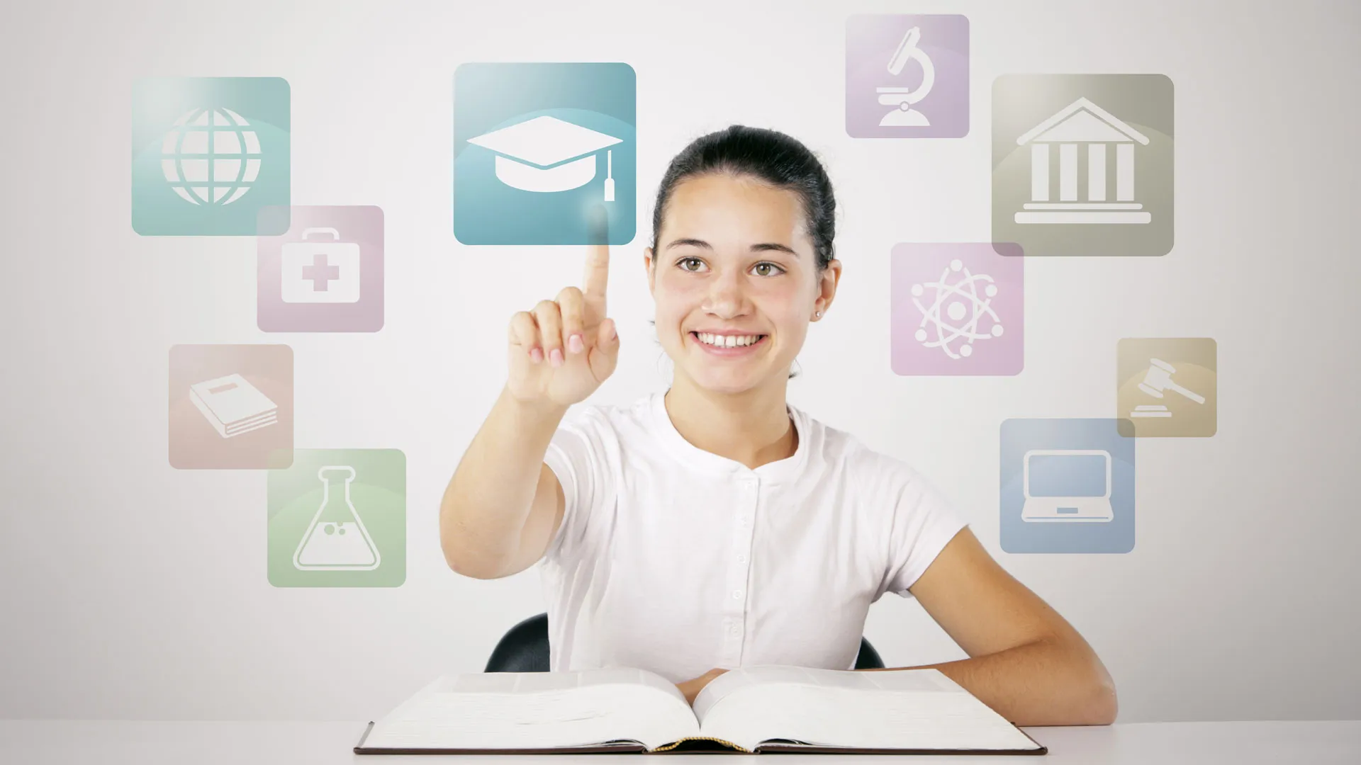 Las universidades hacia el futuro; reflexión de líderes universitarios