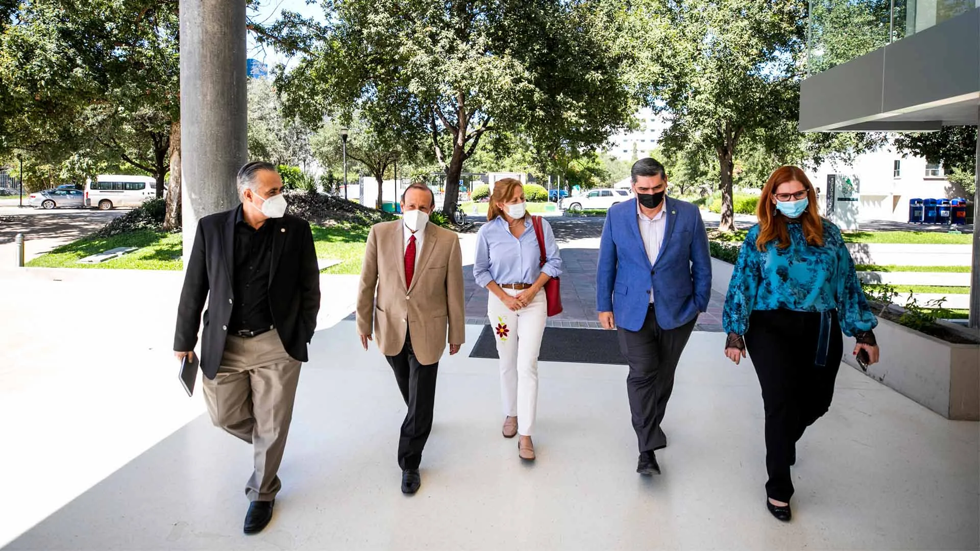 Tatiana Clouthier visitó el Tec de Monterrey y conoció los proyectos de la institución.