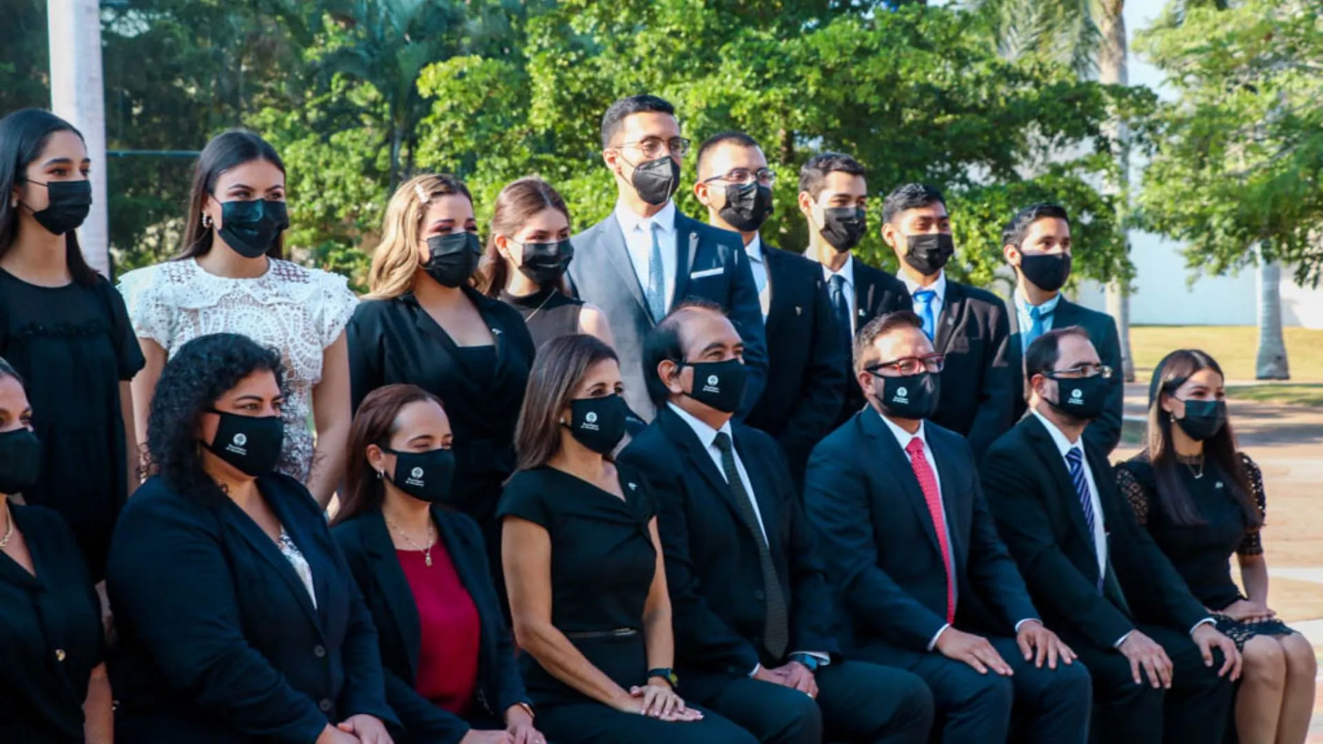 Graduandos en evento Remember Tec 