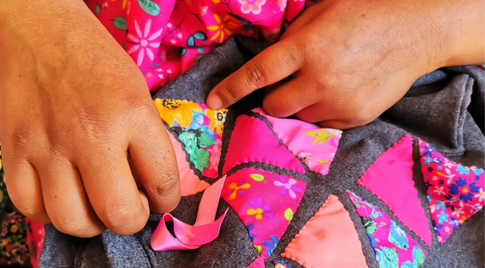 Egresada de PrepaTec firma con Volaris y apoya cultura rarámuri 