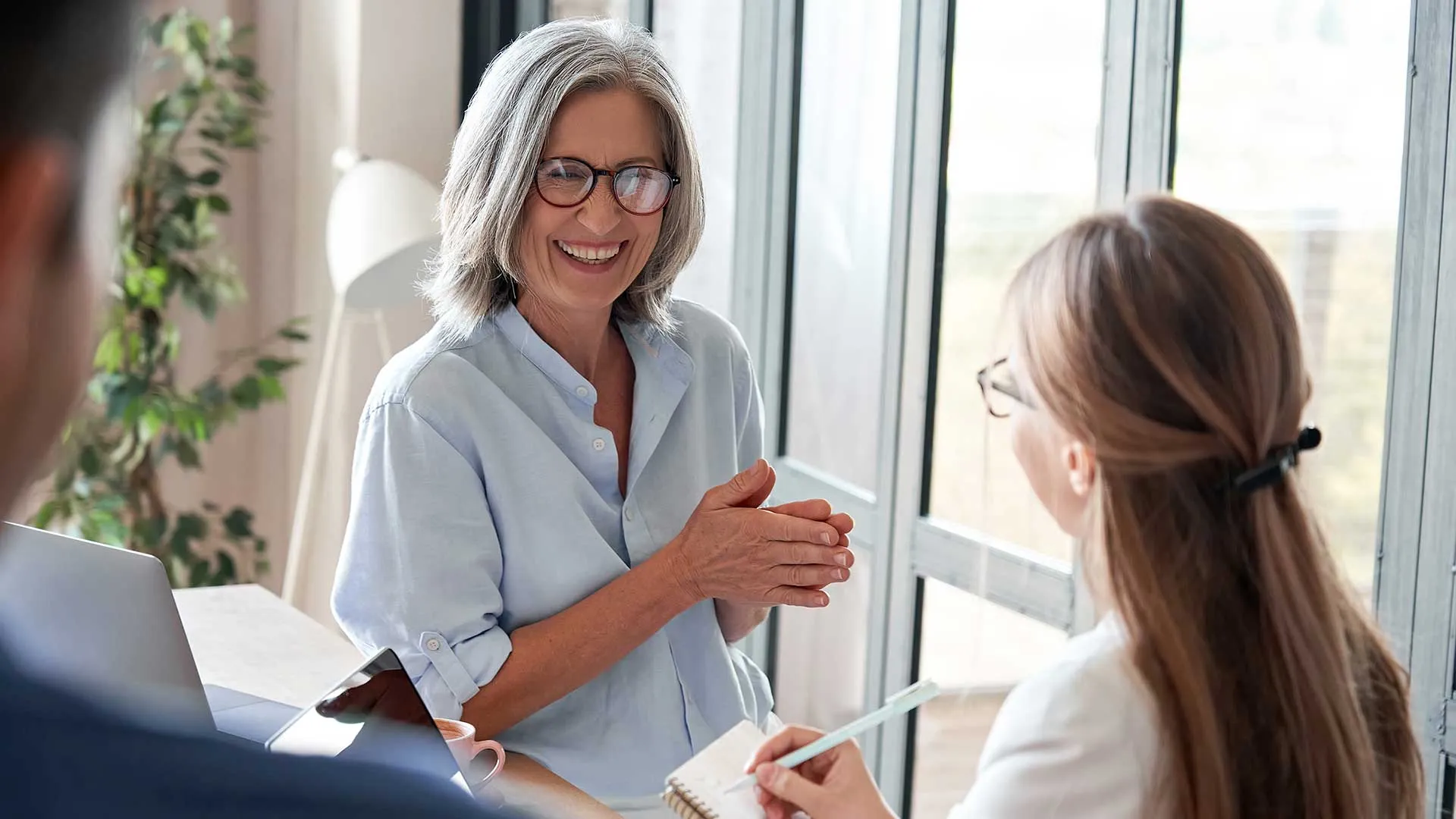 antiago Vazquez y Oriana Tickell, expertos en liderazgo dentro de las organizaciones, comparten estrategias para que te conviertas en un líder positivo