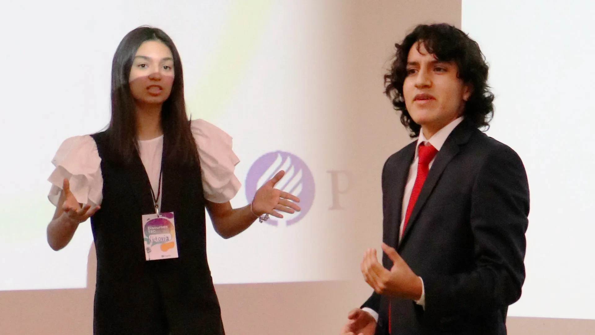 Victoria y Andrés, ganadores de la edición local de Discursos Tec