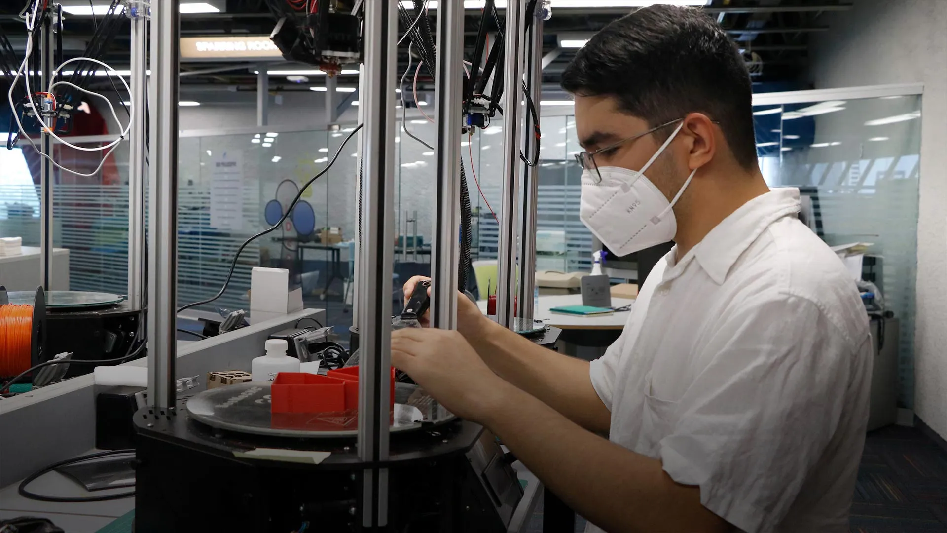 Obtiene Premio Estatal de la Juventud de NL por su aporte en salud