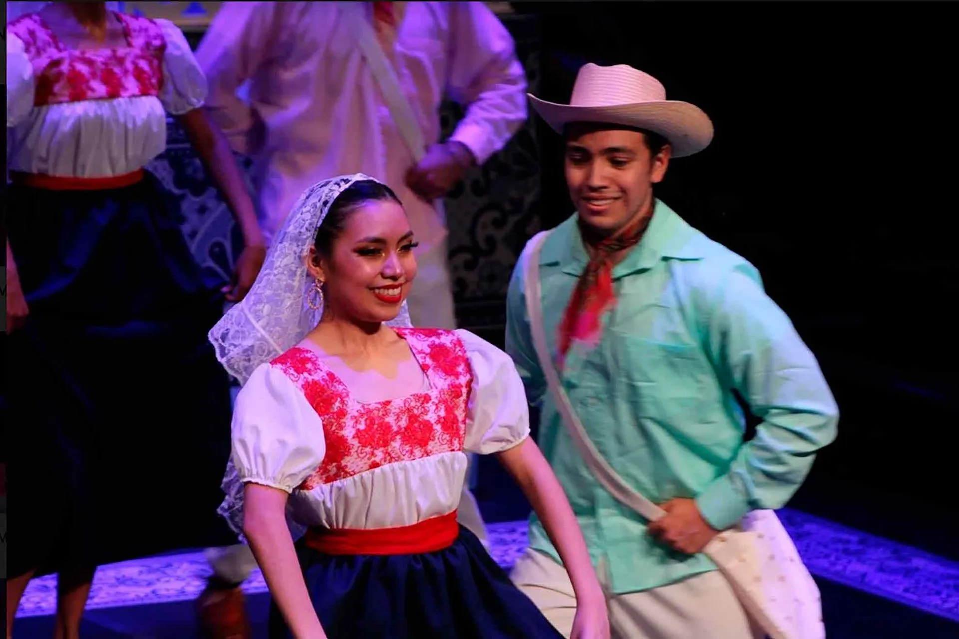 Estampas de México, grupo de baile folclórico del Tec Guadalajara, presentó el espectáculo "Qué Chula es Puebla".