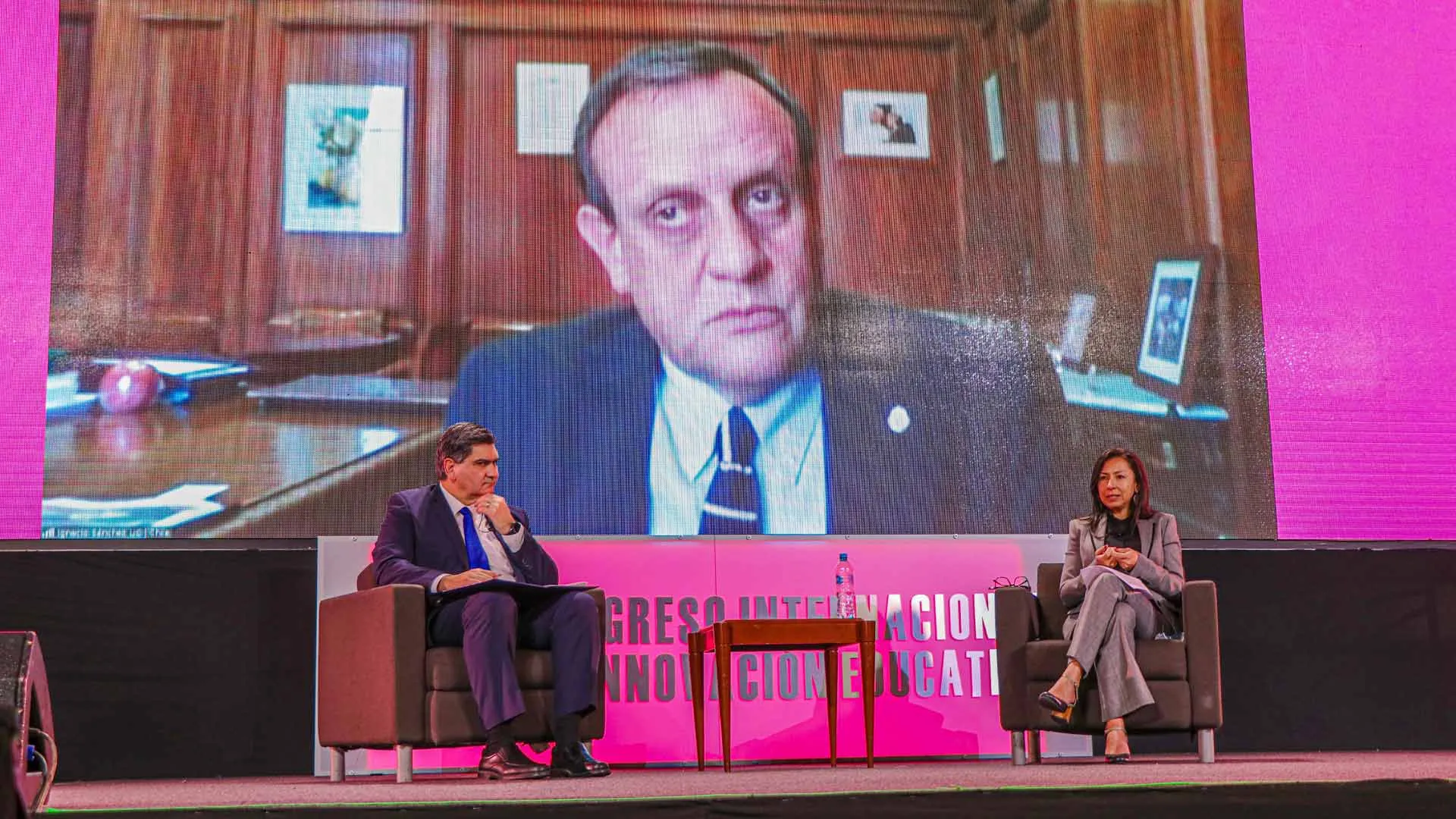 Los rectores de las universidades que conforman La Tríada participaron en el panel.