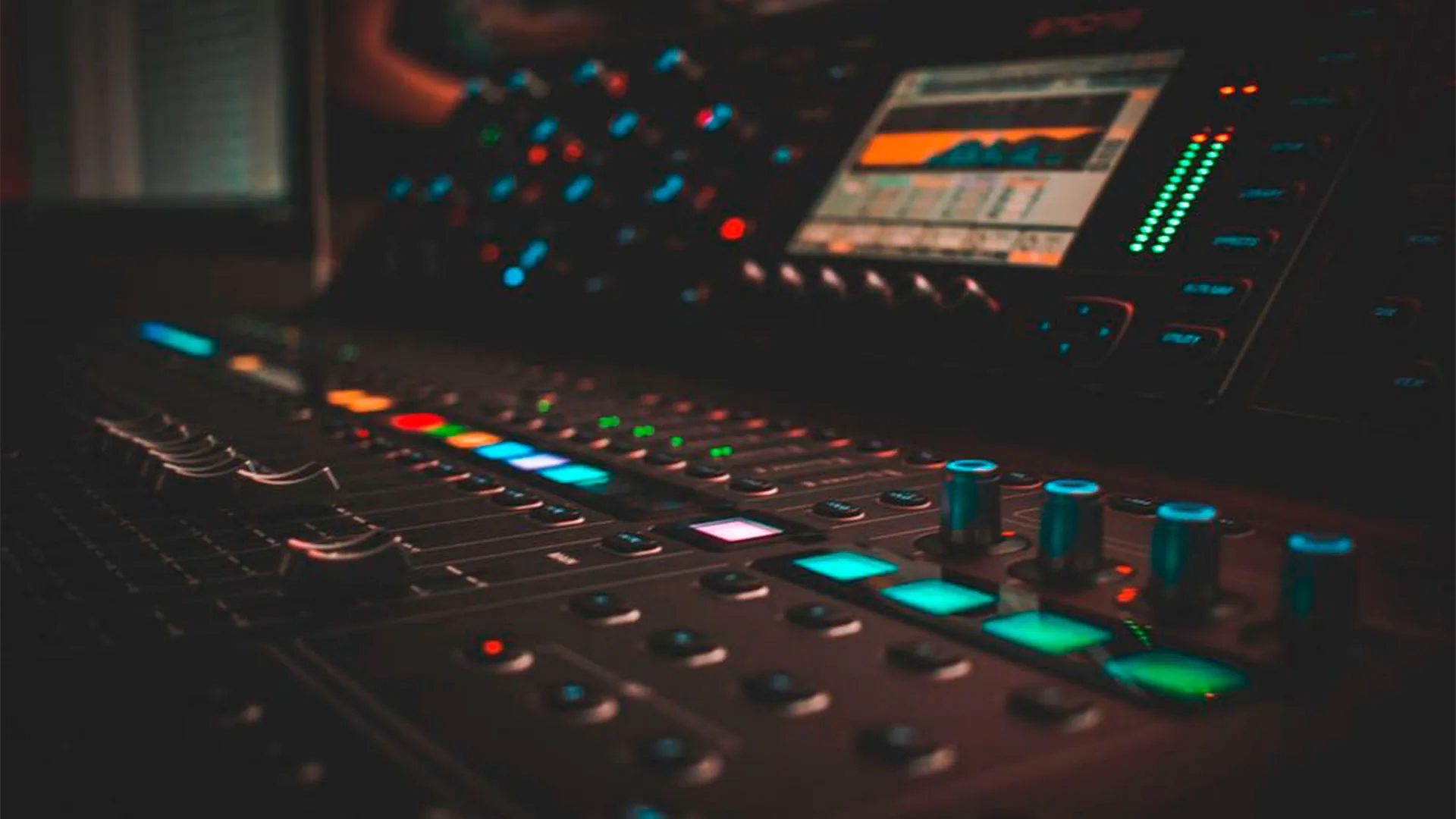 Egresados de Tec Santa Fe realizan posproducción de sonido de película