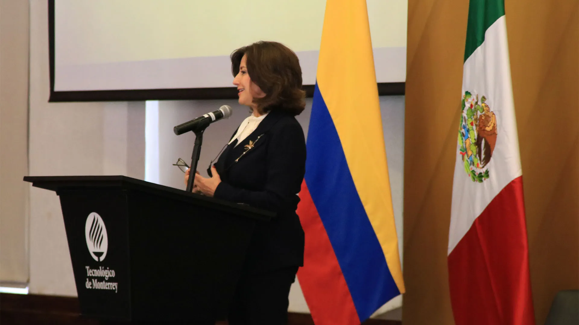 México y Colombia hablan sobre perspectivas económicas en Tec Santa Fe