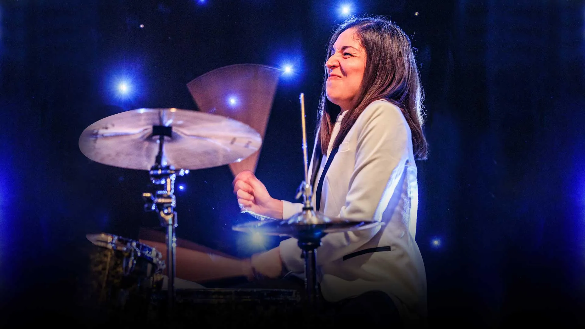 ¡Pone el beat en UK! Baterista mexicana lleva su jazz a festival