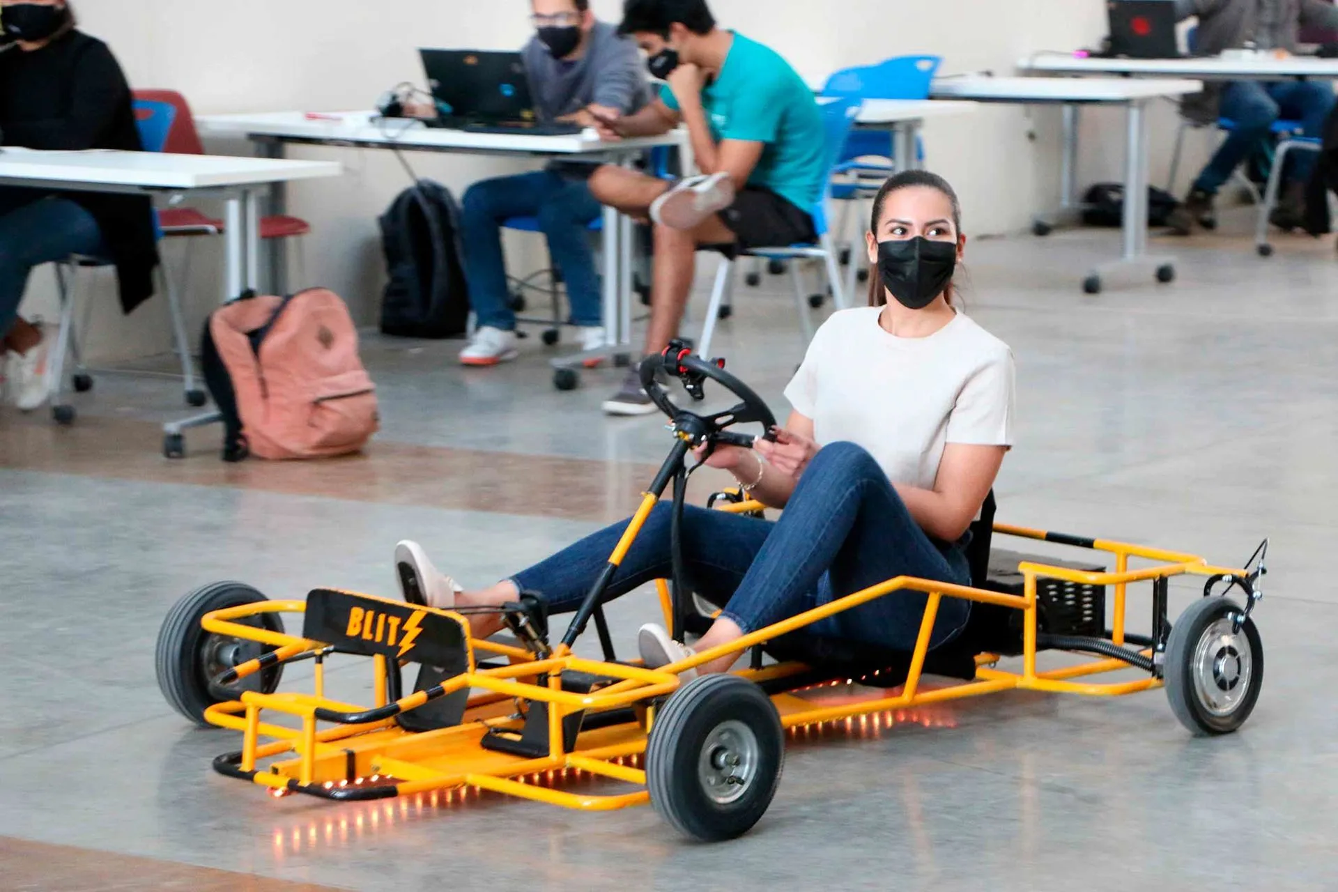 Alumnas del Tec Guadalajara participaron en la creación de go-karts eléctricos con Bosch.