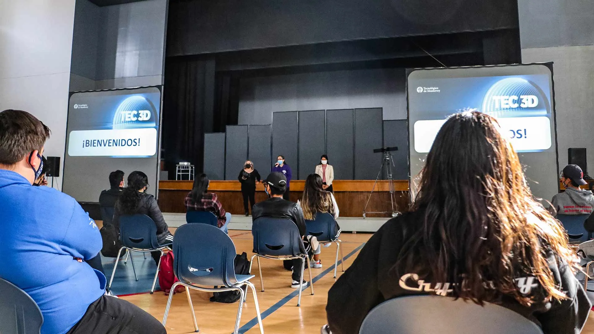 Alumnos viviendo Tec 3D