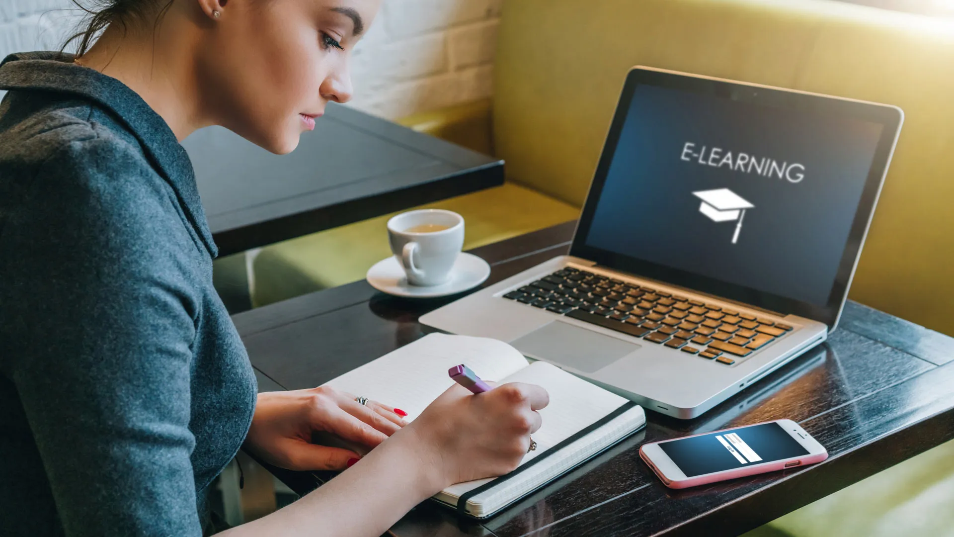 Posgrados en línea del Tec de Monterrey reciben certificado de calidad internacional