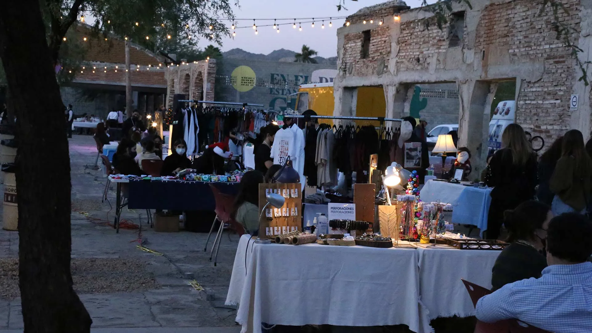 Bazar Emprende con Causa por el Banco de Alimentos