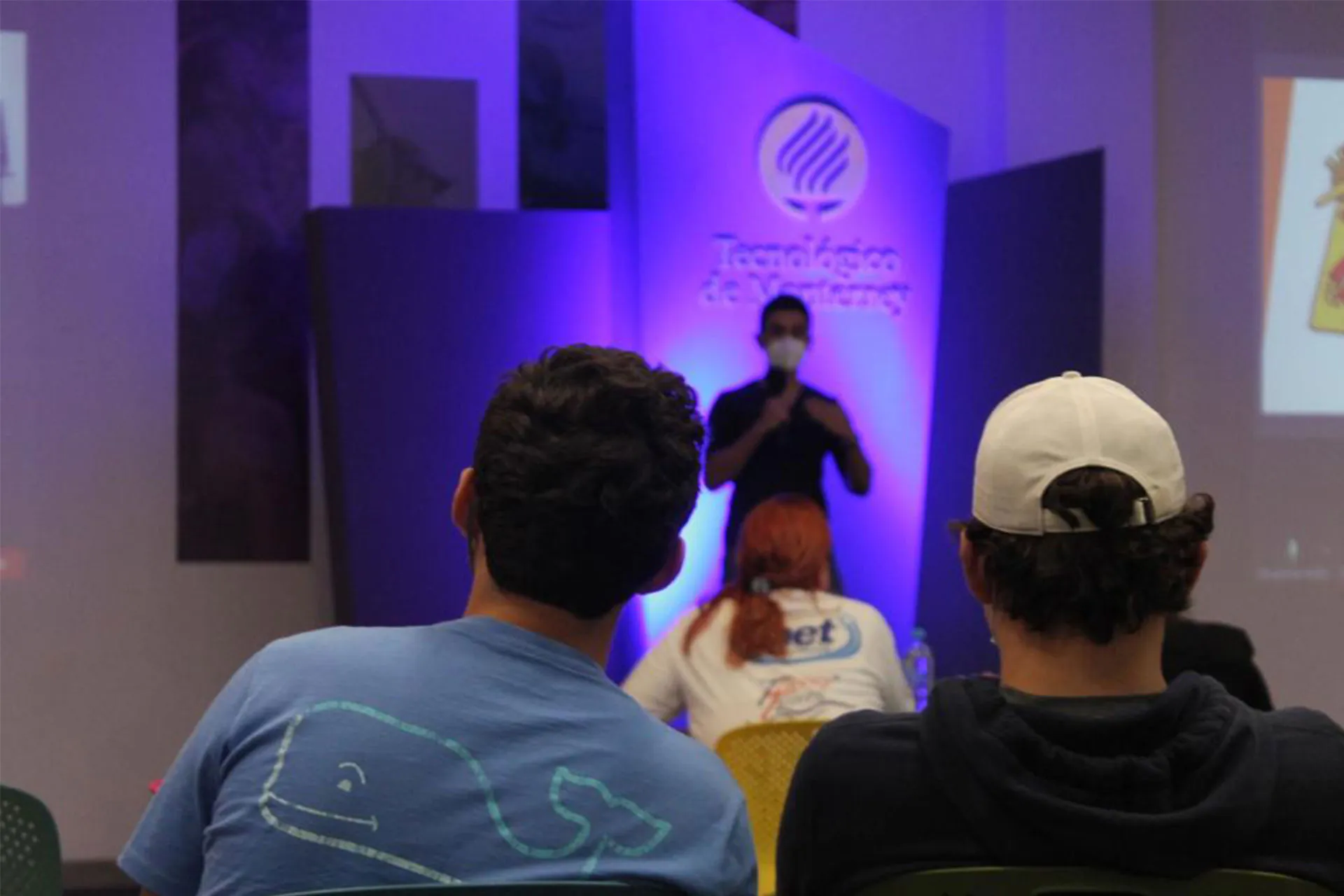 ¡Simulador de negocios! Alumnos de PrepaTec promueven emprendimiento