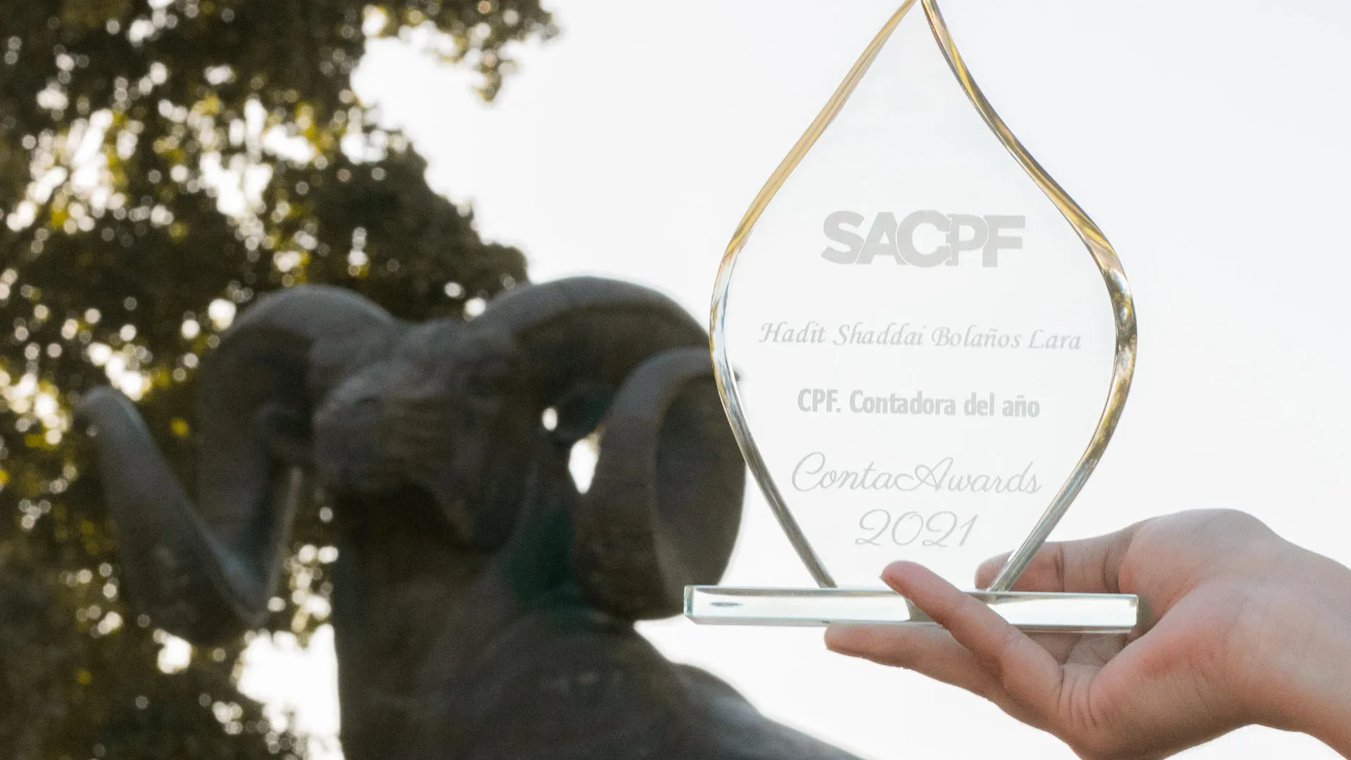 Hadit Shaddai Bolaños Lara fue galardonada con el premio Contadora del Año 2021