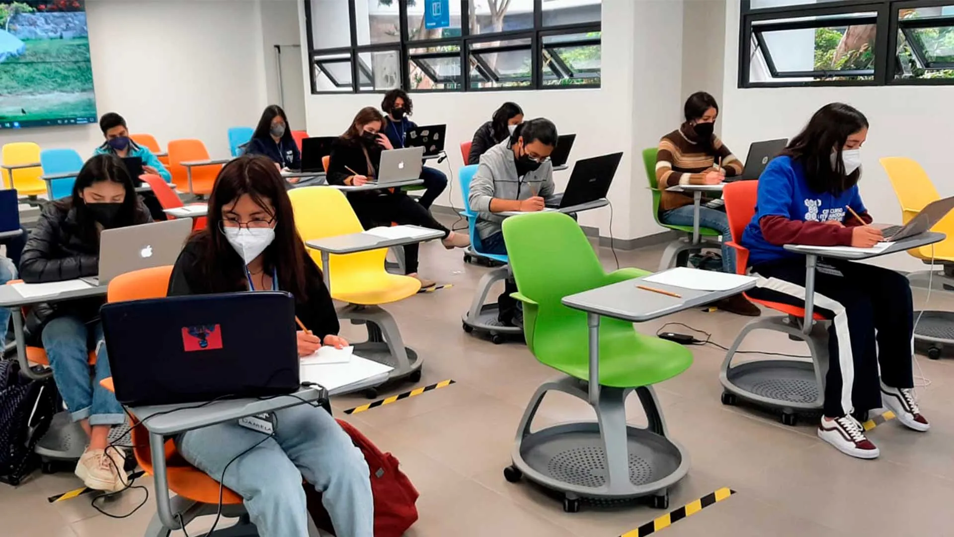 Estudiantes participan en el Concurso Internacional de Ciencias