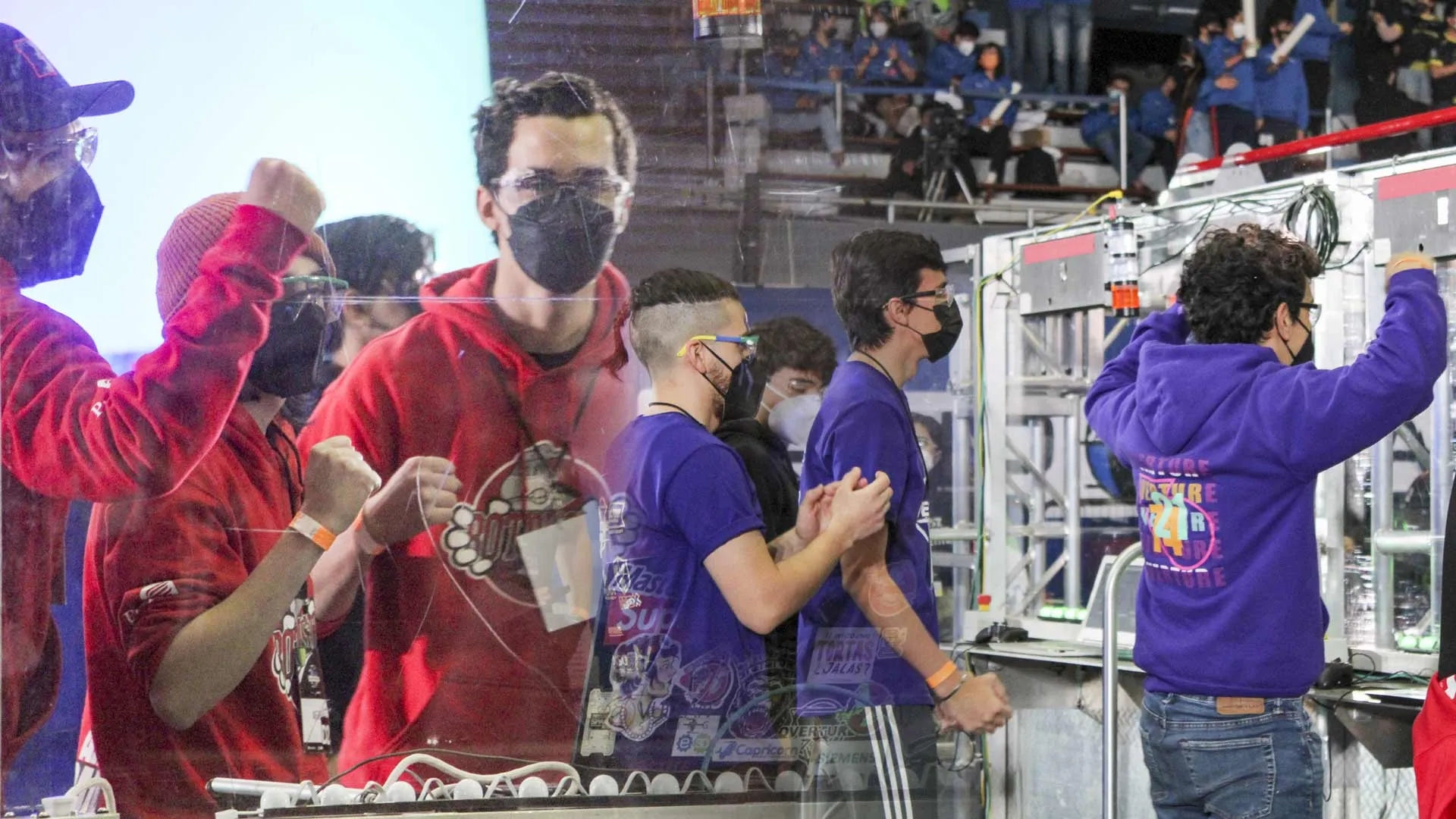 ¡Alianza ganadora! Botbusters y Overture ganan regional de FIRST