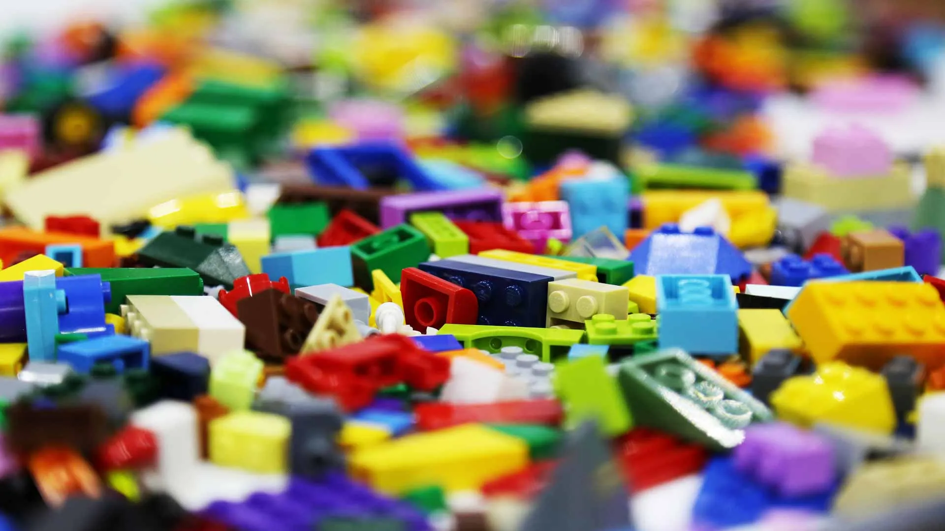 Alumnos Tec construyen con LEGOS un mundo incluyente