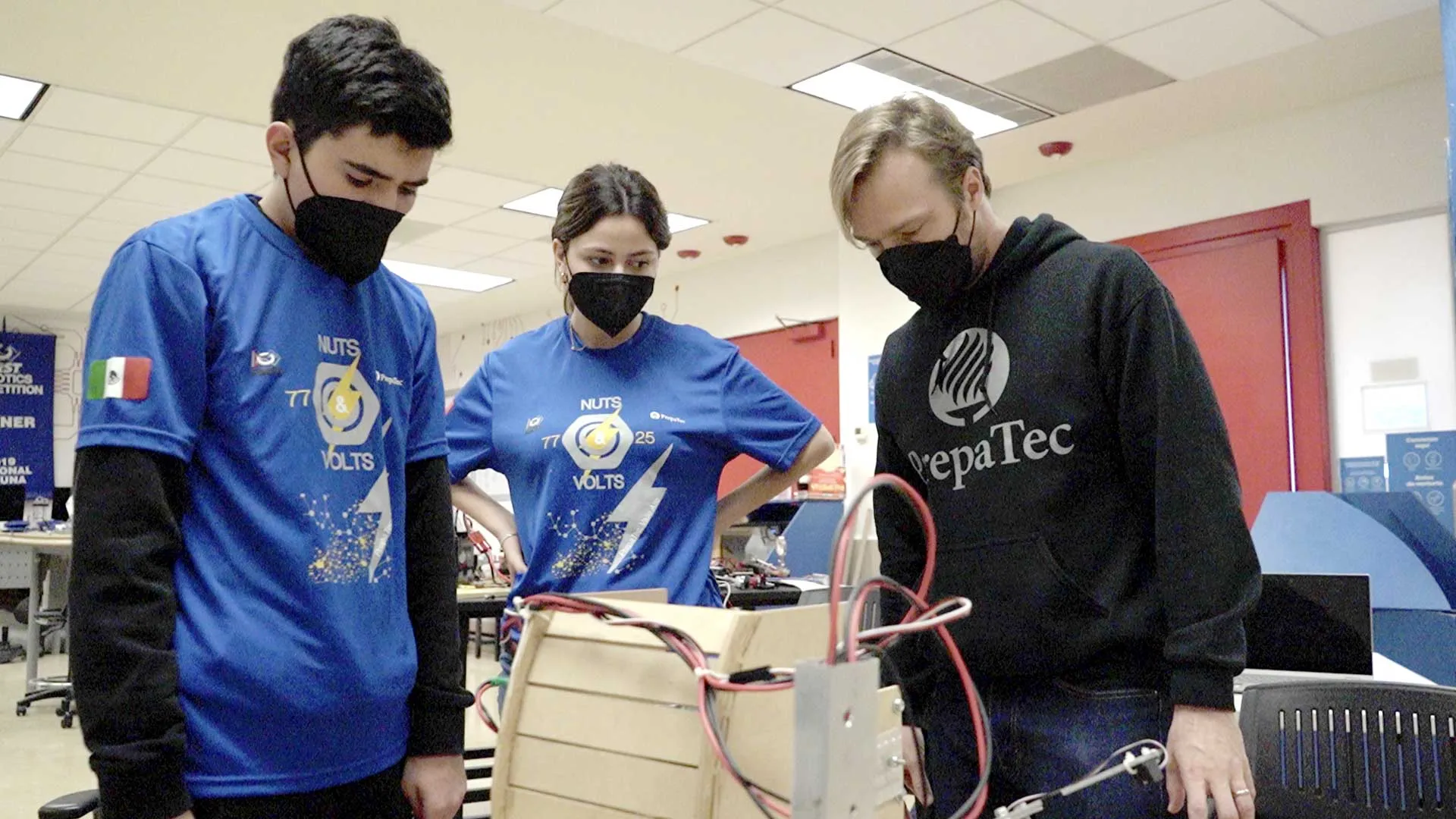 Integrantes de Nuts & Volts equipo de robótica de PrepaTec Valle Alto 