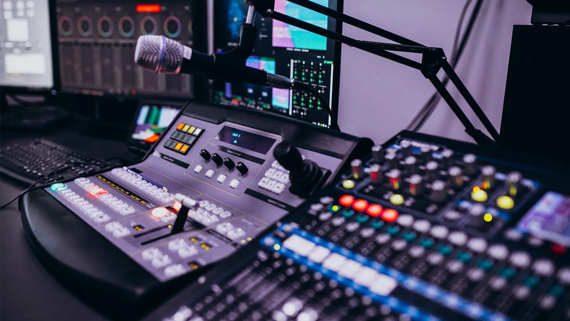 EXATEC gana Latin Grammy y Grammy por disco Origen de Juanes