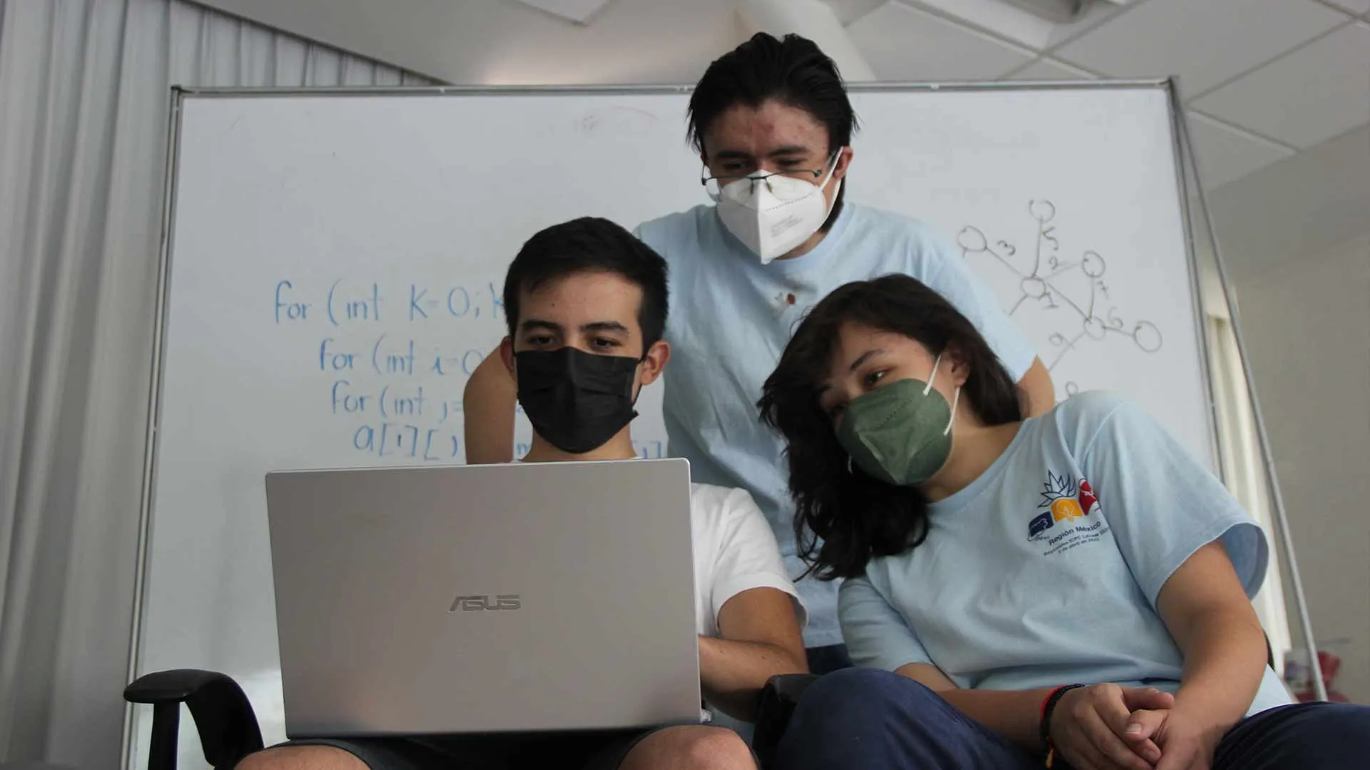 Estudiantes de Tecnologías Computacionales del Tec Cuernavaca tuvieron una destacada participación en el International Collegiate Programming Contest