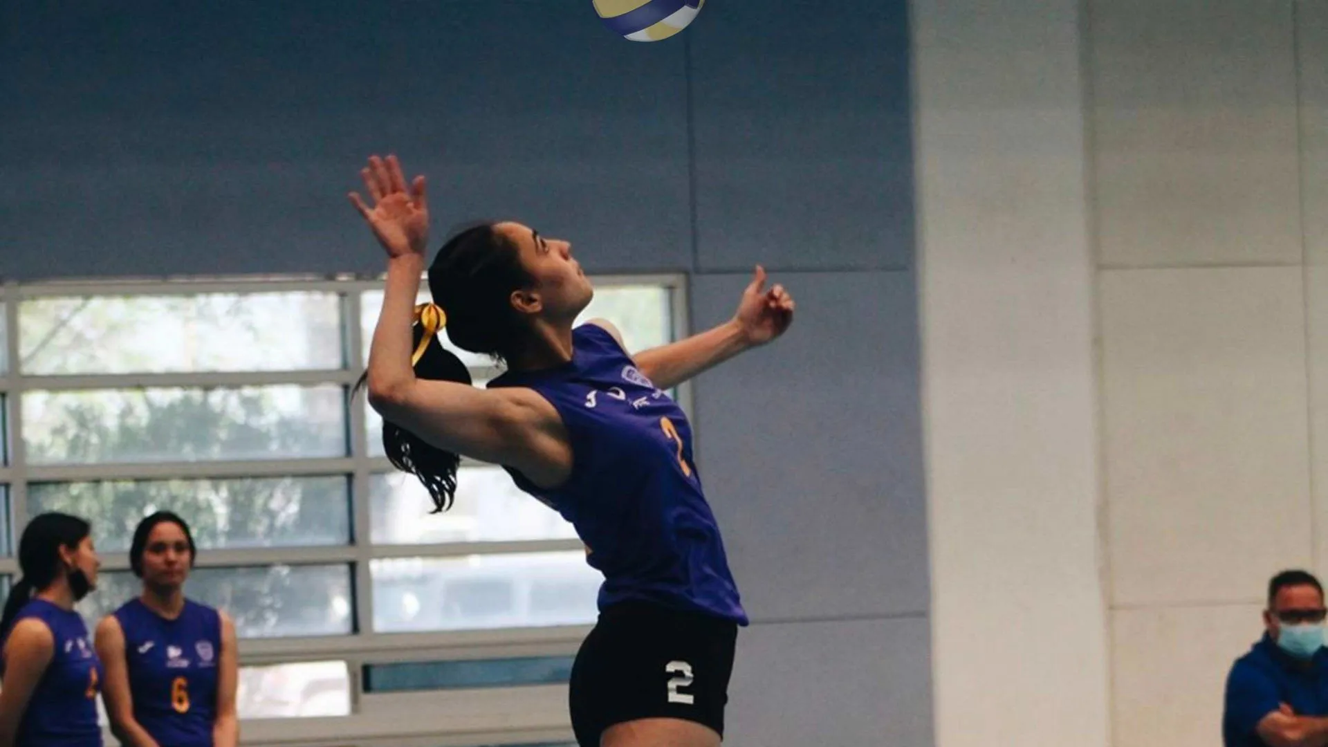 Andrea Ponce en juegos nacionales de voleibol