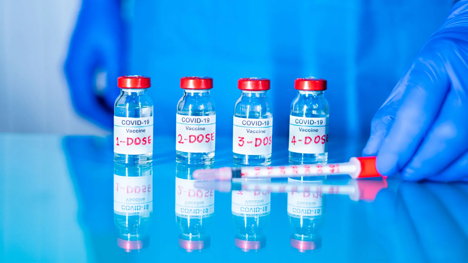 El uso de una cuarta dosis de vacuna vs. COVID ha sido aprobado en EU para adultos mayores de 50 años.