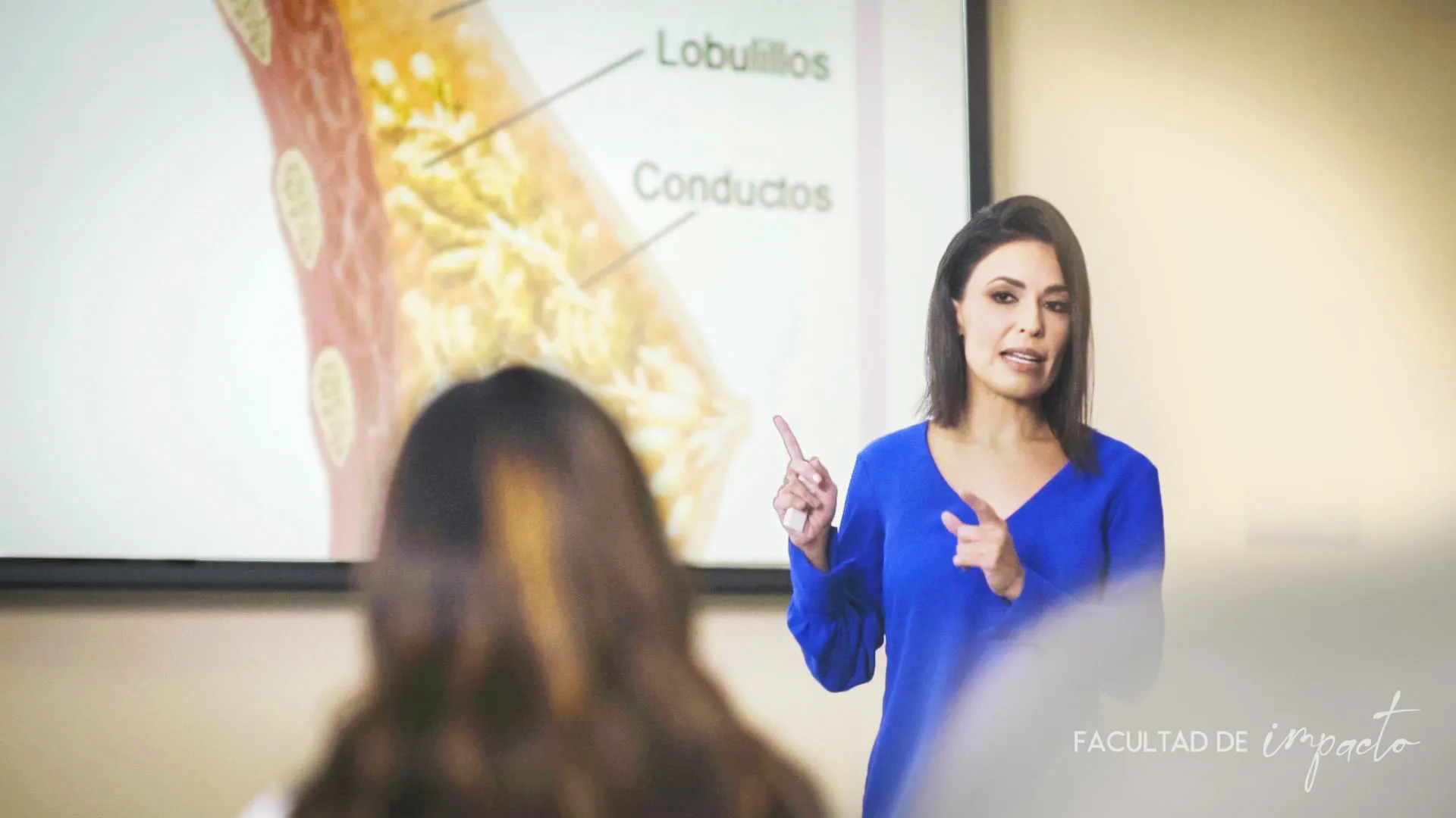 Cynthia Villarreal Garza, directora de Oncología del Centro de Cáncer de Mama de TecSalud, fue postulada a recibir el premio internacional.