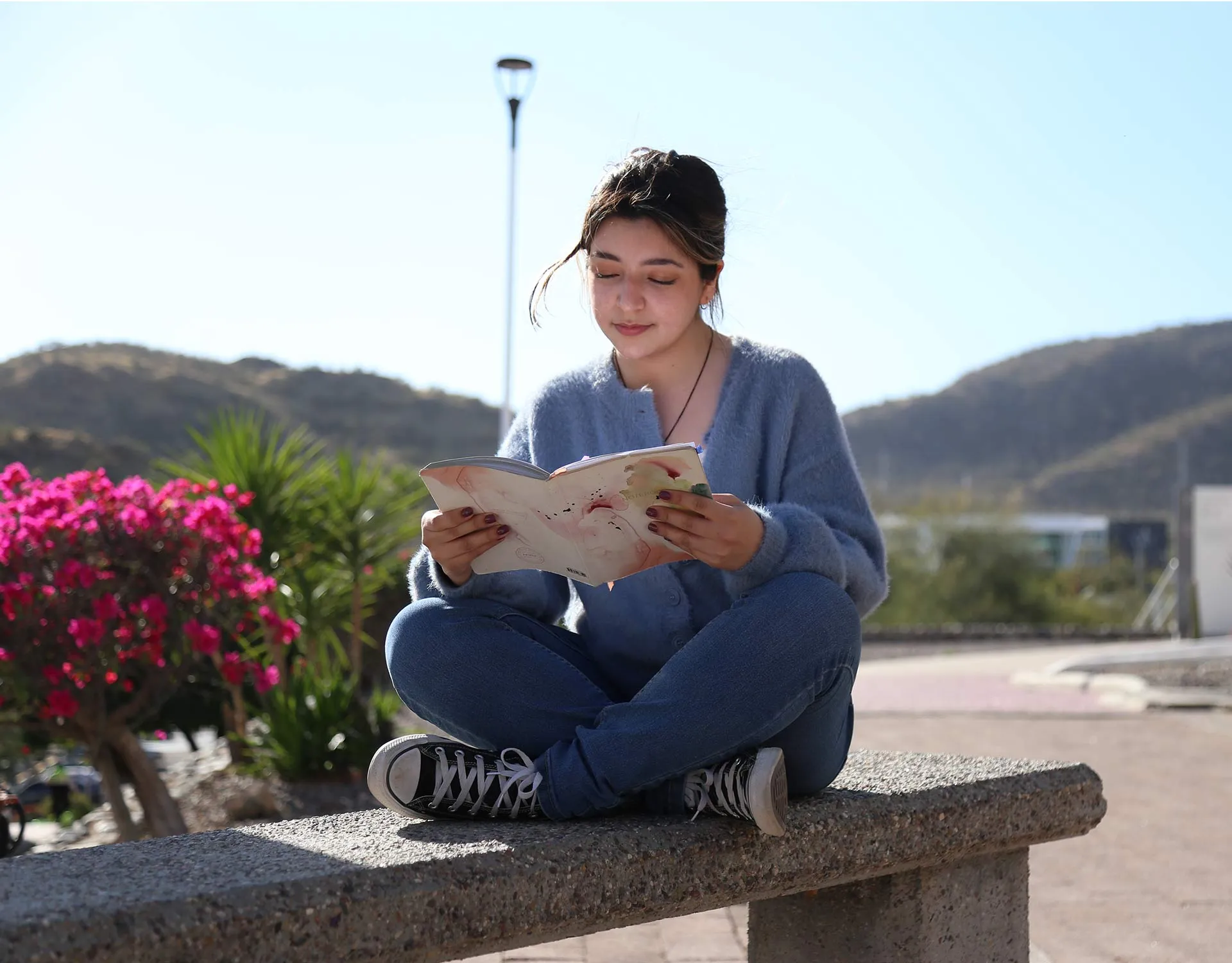 Valeria Grijalva de PrepaTec campus Sonora Norte firma novela con Porrúa