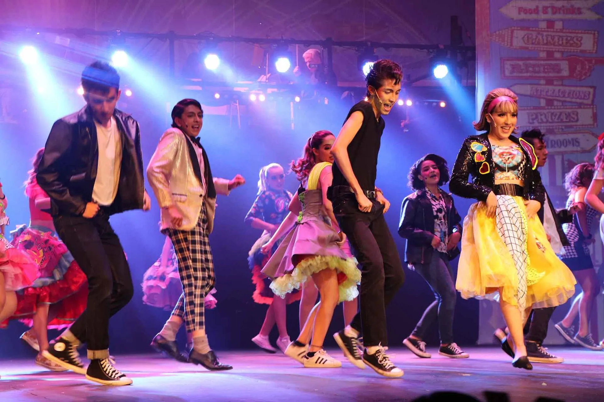 PrepaTec Santa Anita presentó el espectáculo musical Grease en el teatro Galerías.